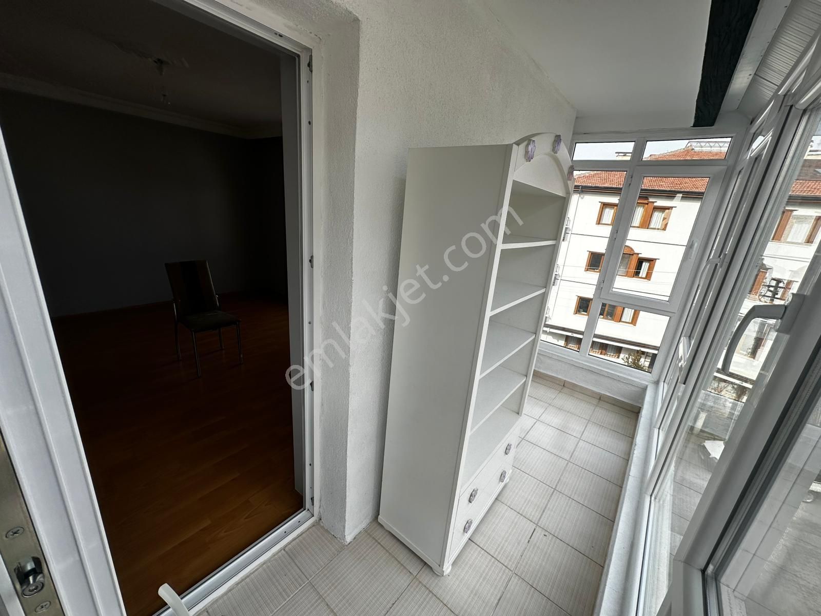 Osmangazide Asansörlü Geniş M2 Yapılı Kiralık Daire - Görsel 17