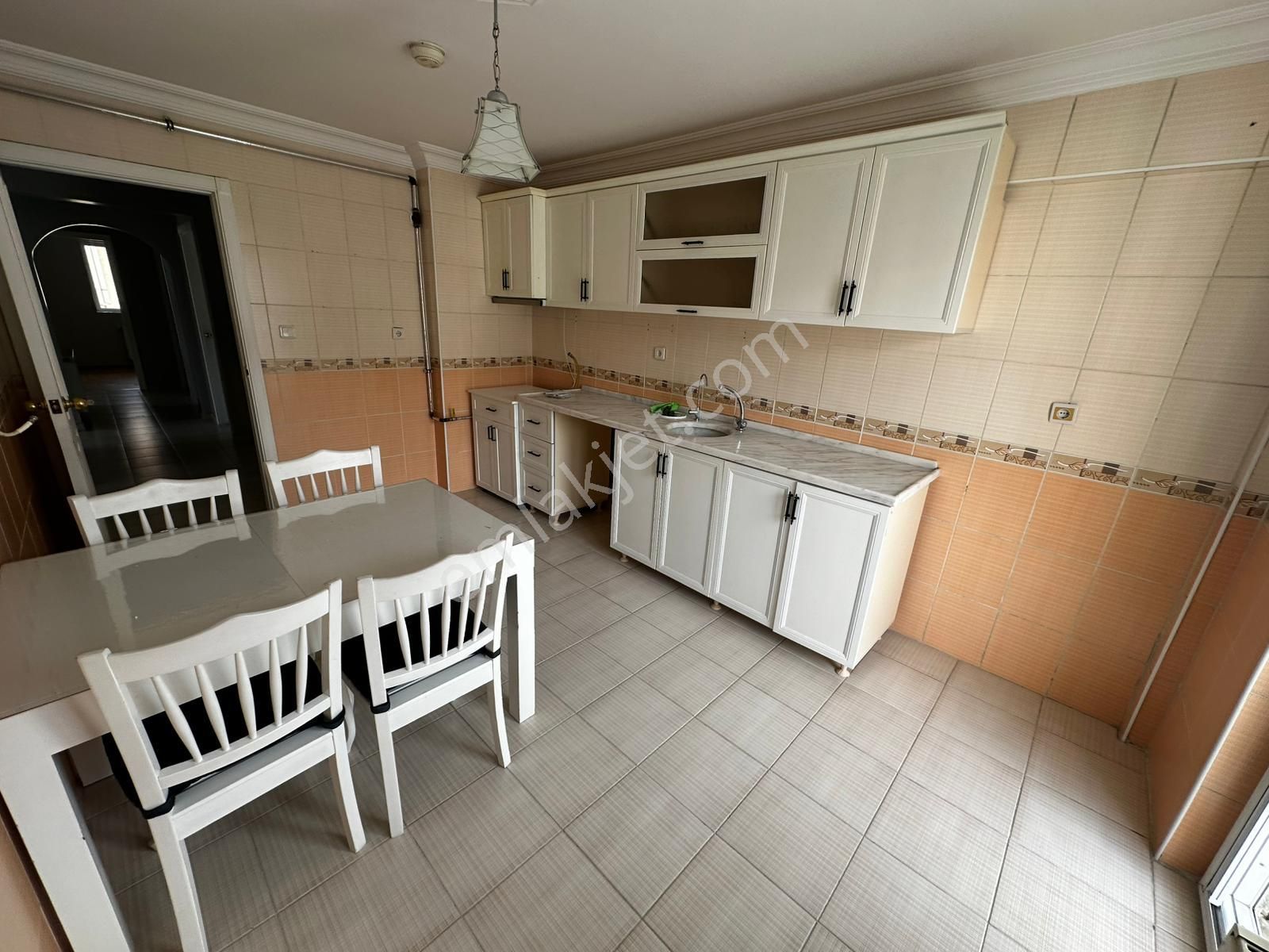 Osmangazide Asansörlü Geniş M2 Yapılı Kiralık Daire - Görsel 3