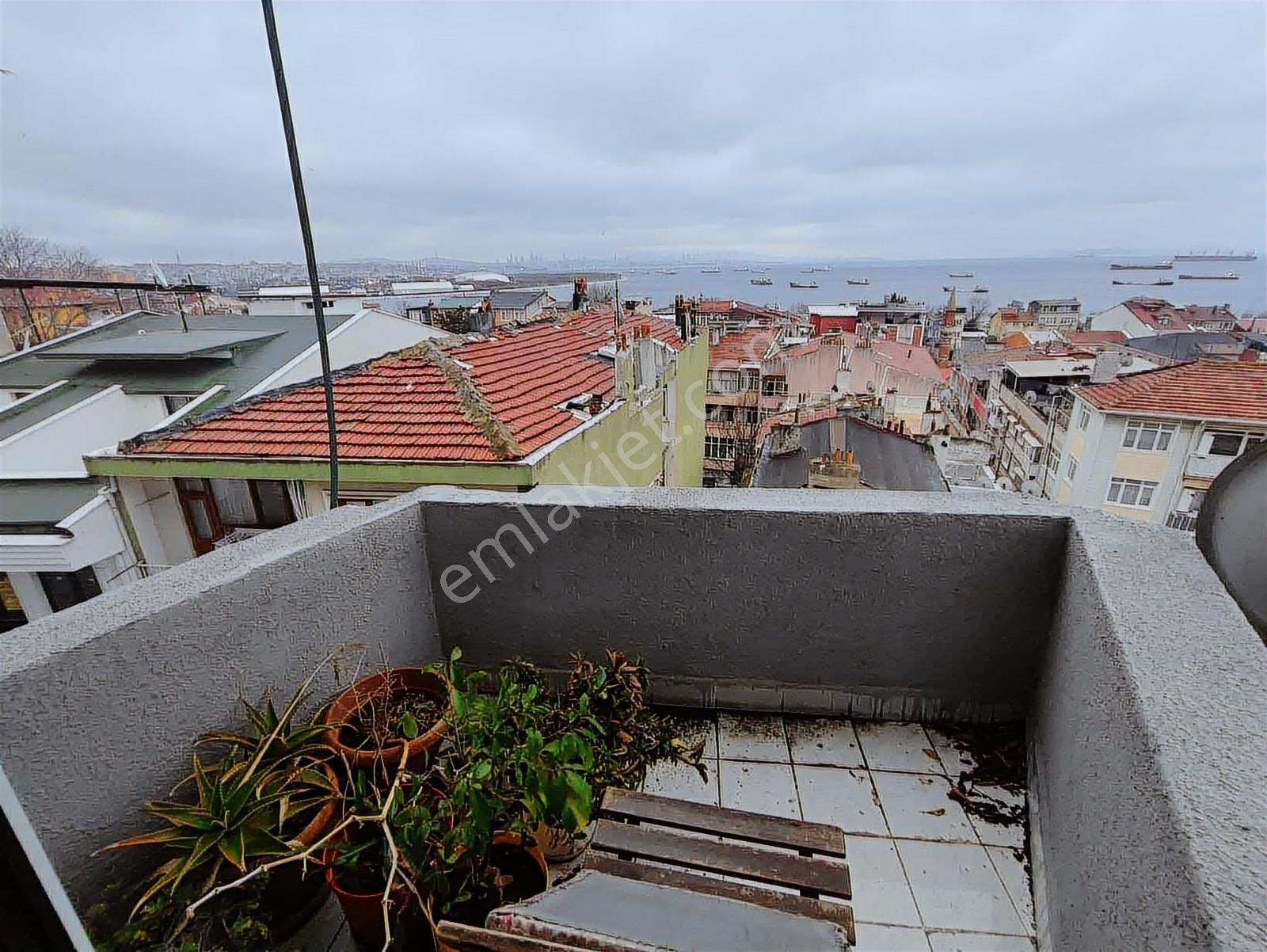 Ana Cadde Üzeri Satılık Yatırımlık 2+1 Daire