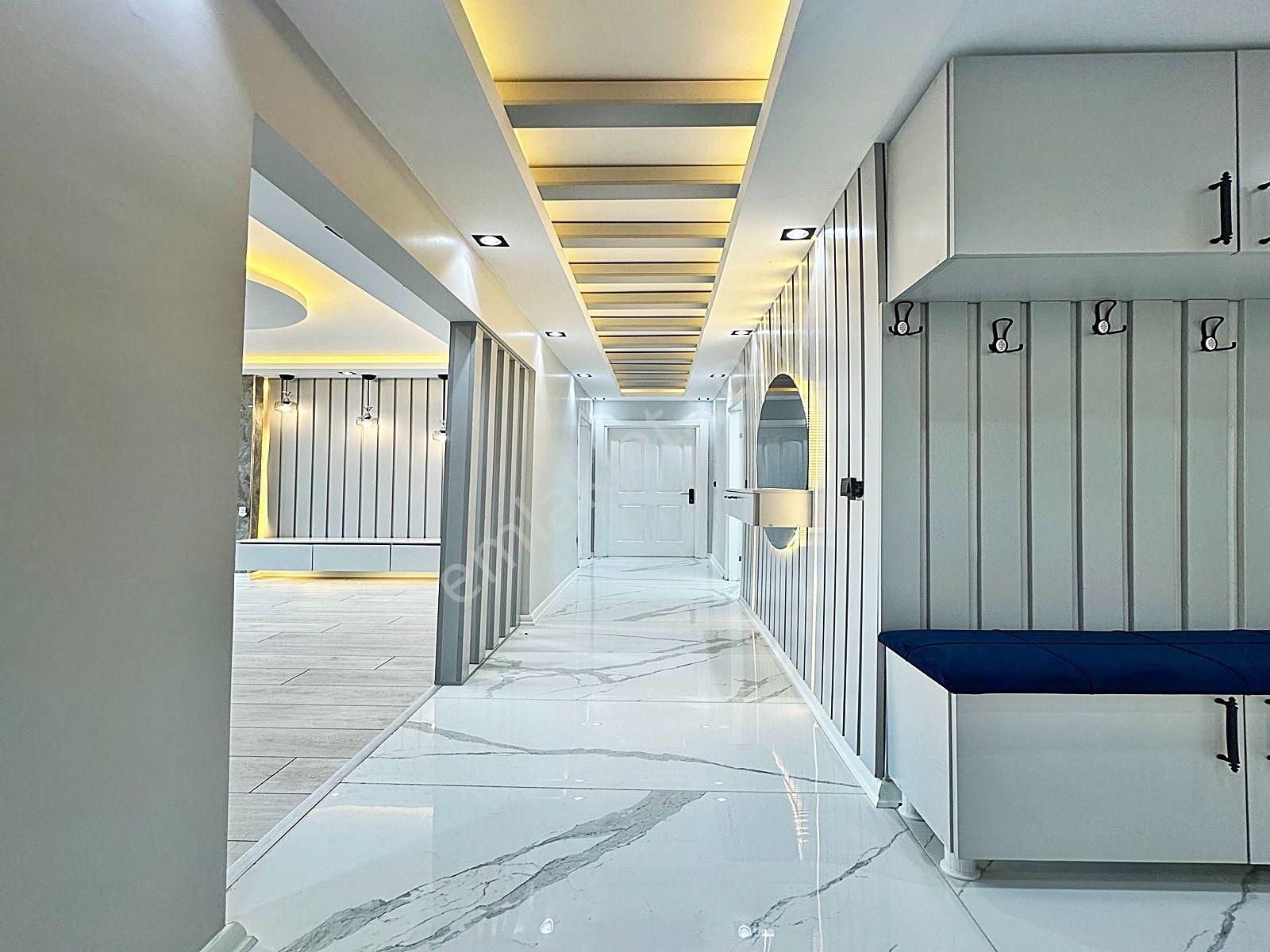 Havuzlu Güvenlikli Site İçinde 150m2 3+1 Acil Satılık Daire !!!