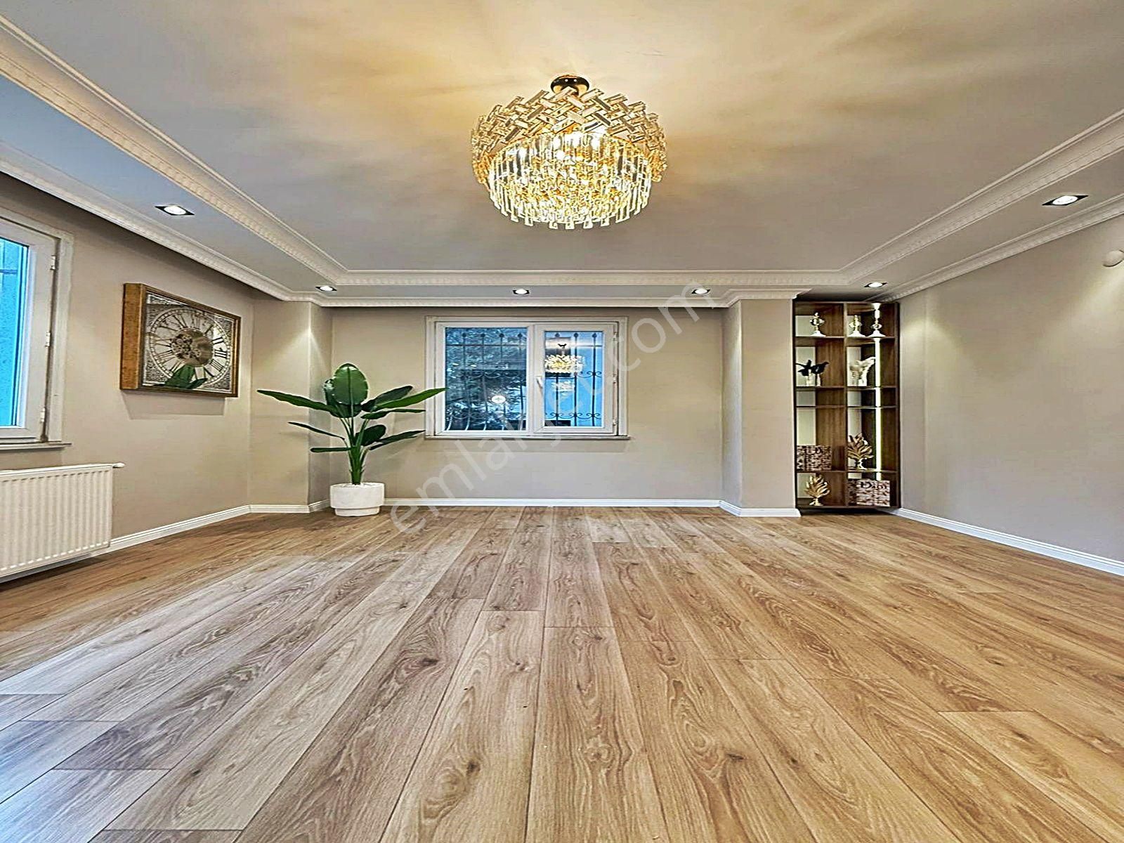 Beylikdüzü Kavaklı'da Bahçeli 2+1 Ultra Lüks Dekorlu Giriş Kat Daire !!! - Görsel 4