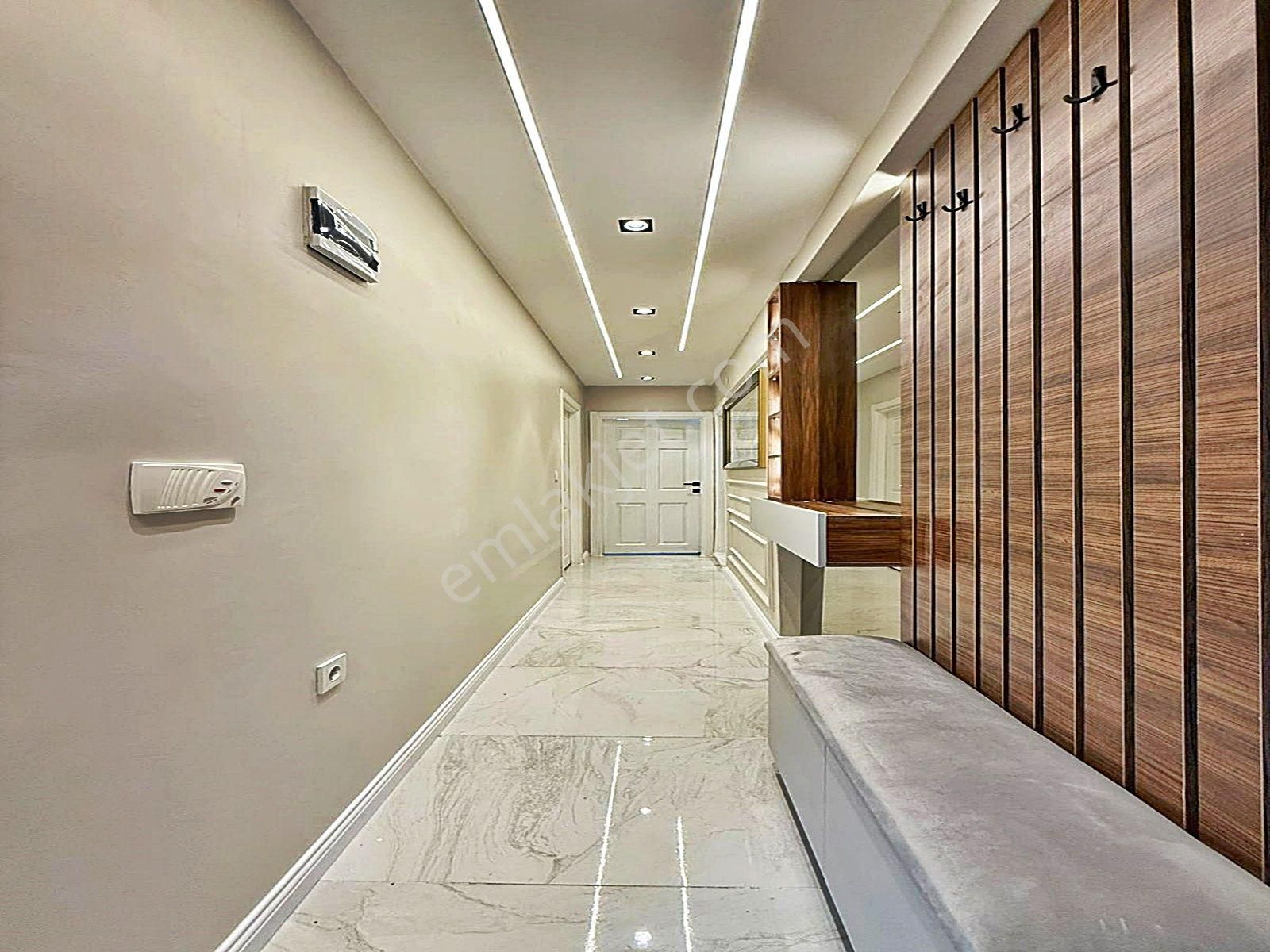 Beylikdüzü Kavaklı'da Bahçeli 2+1 Ultra Lüks Dekorlu Giriş Kat Daire !!! - Görsel 22