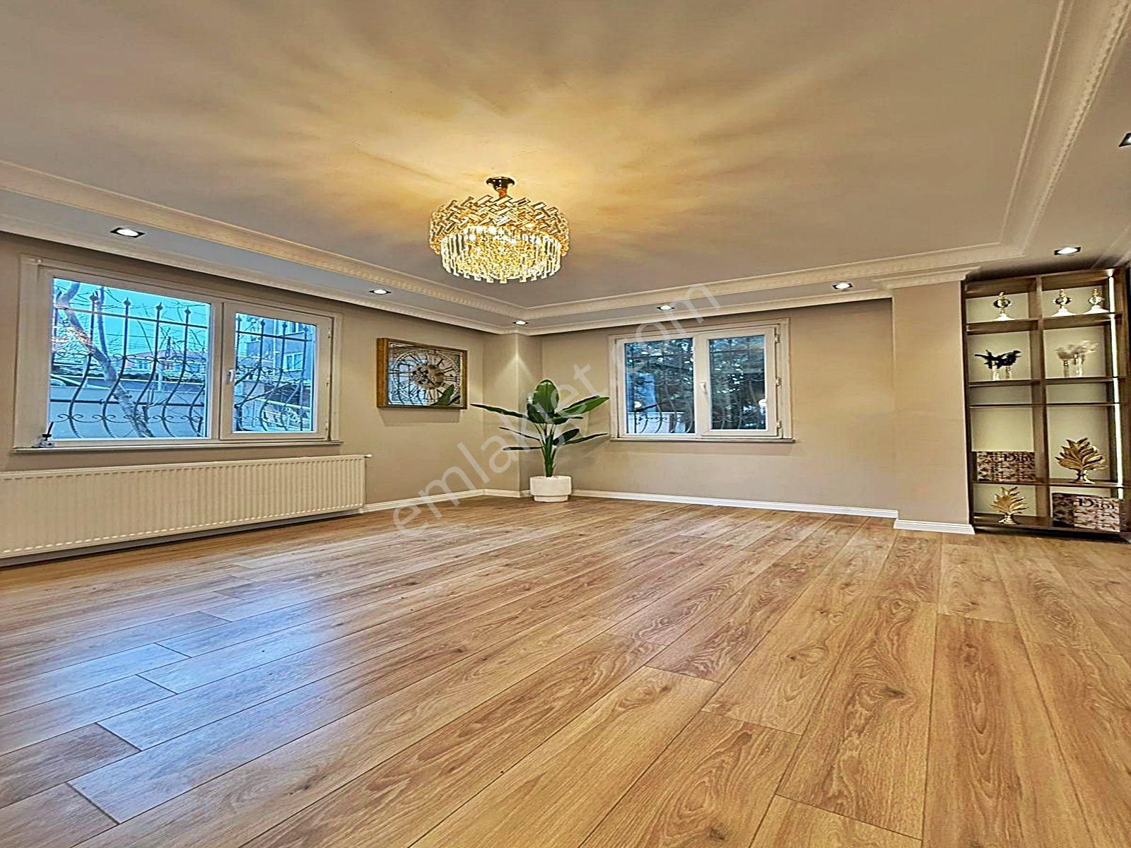 Beylikdüzü Kavaklı'da Bahçeli 2+1 Ultra Lüks Dekorlu Giriş Kat Daire !!! - Görsel 5