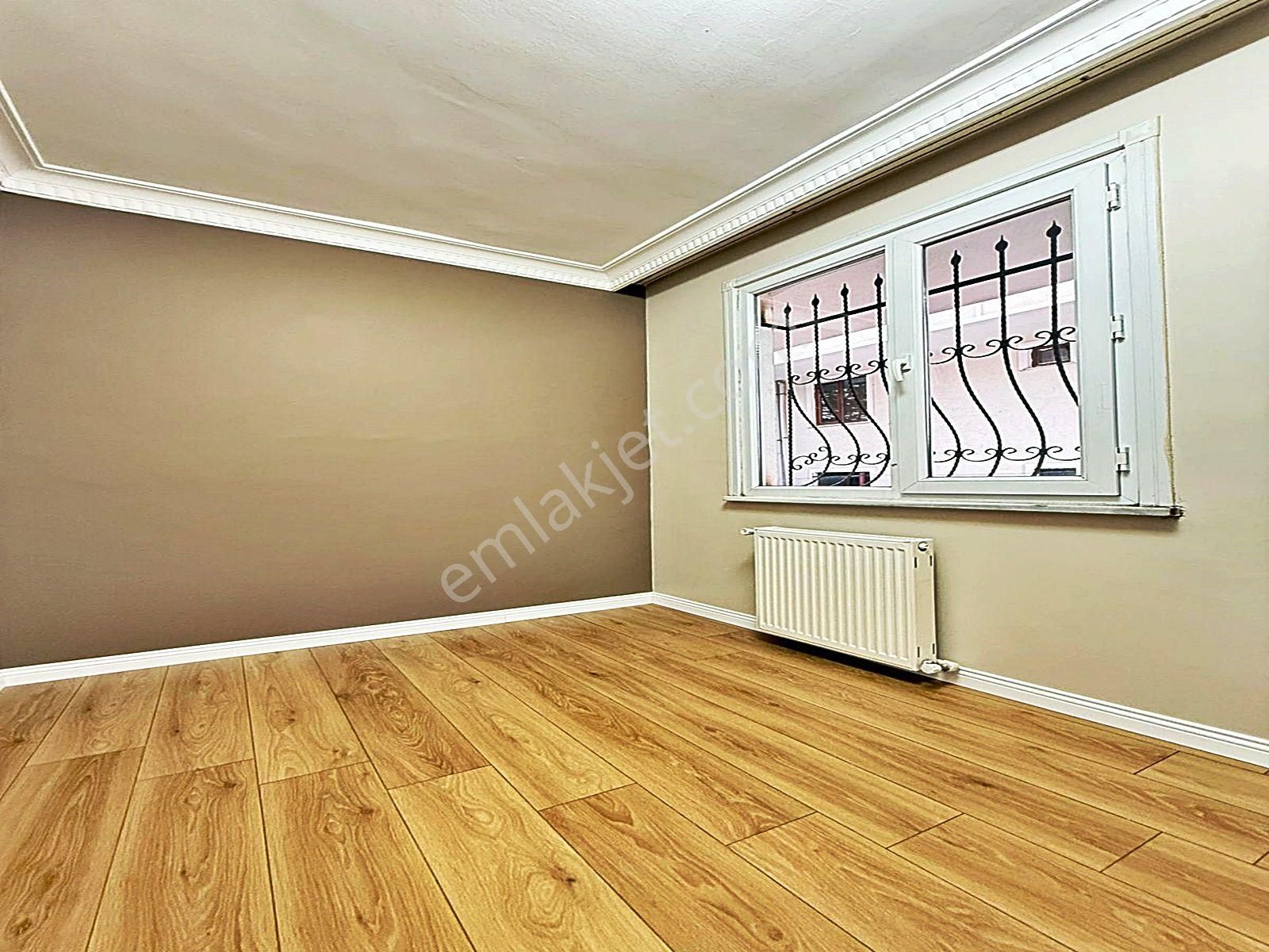 Beylikdüzü Kavaklı'da Bahçeli 2+1 Ultra Lüks Dekorlu Giriş Kat Daire !!! - Görsel 13