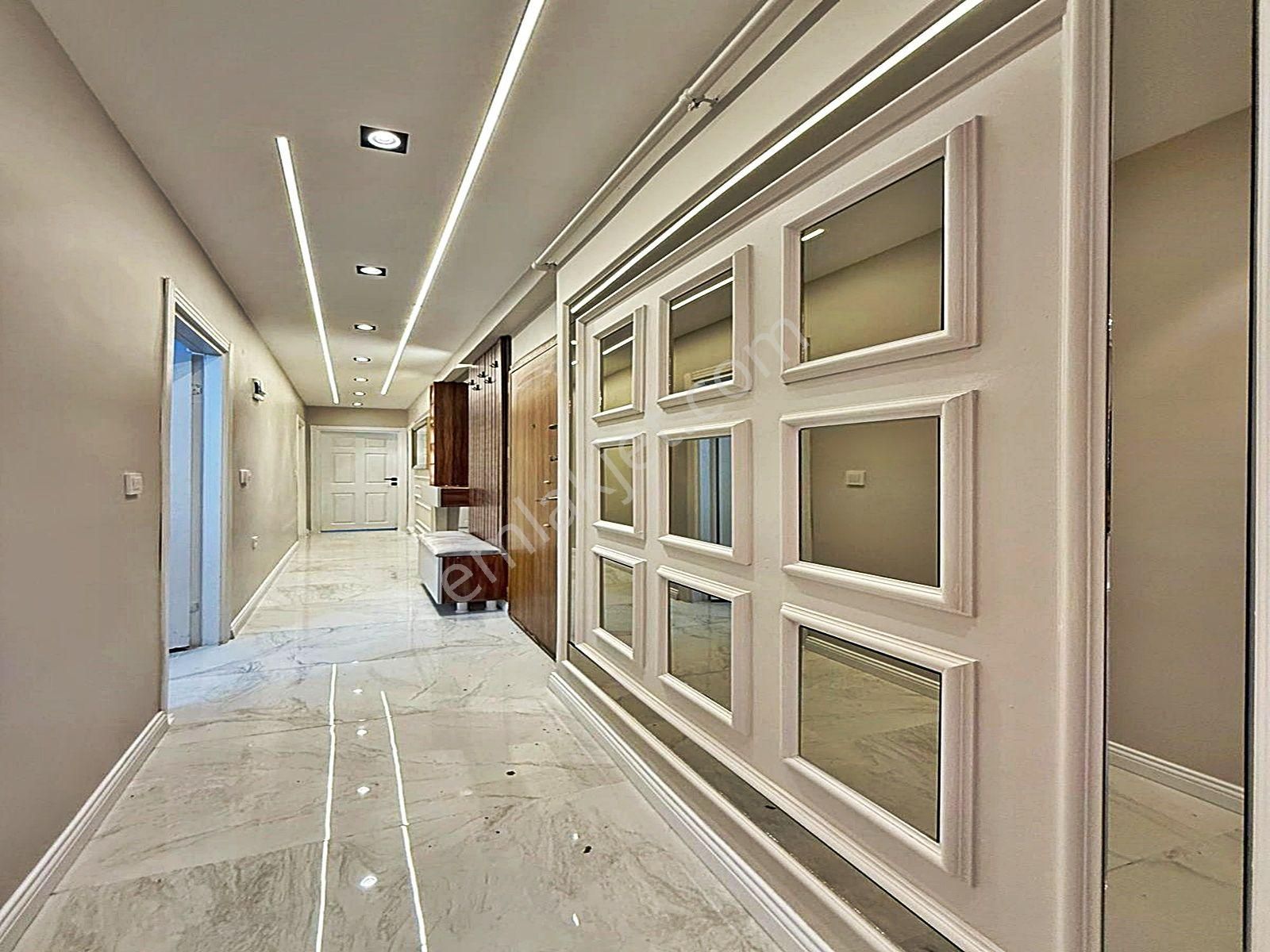 Beylikdüzü Kavaklı'da Bahçeli 2+1 Ultra Lüks Dekorlu Giriş Kat Daire !!! - Görsel 7