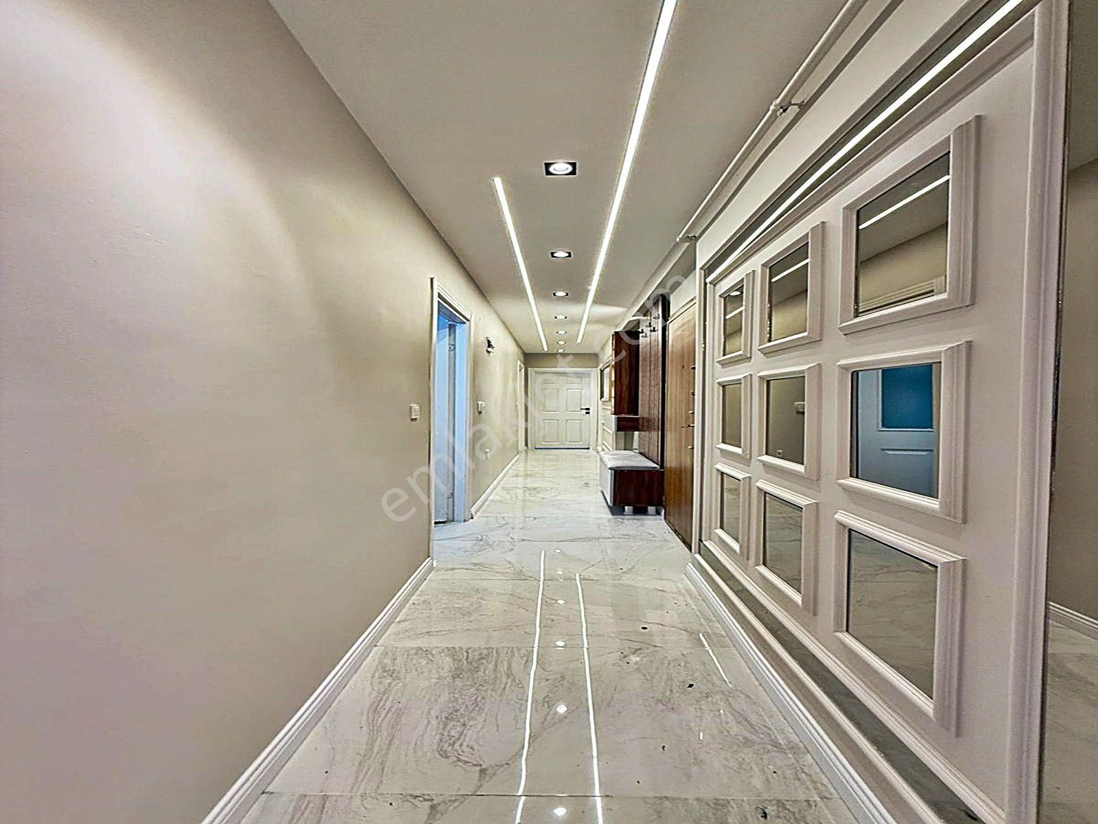 Beylikdüzü Kavaklı'da Bahçeli 2+1 Ultra Lüks Dekorlu Giriş Kat Daire !!! - Görsel 24