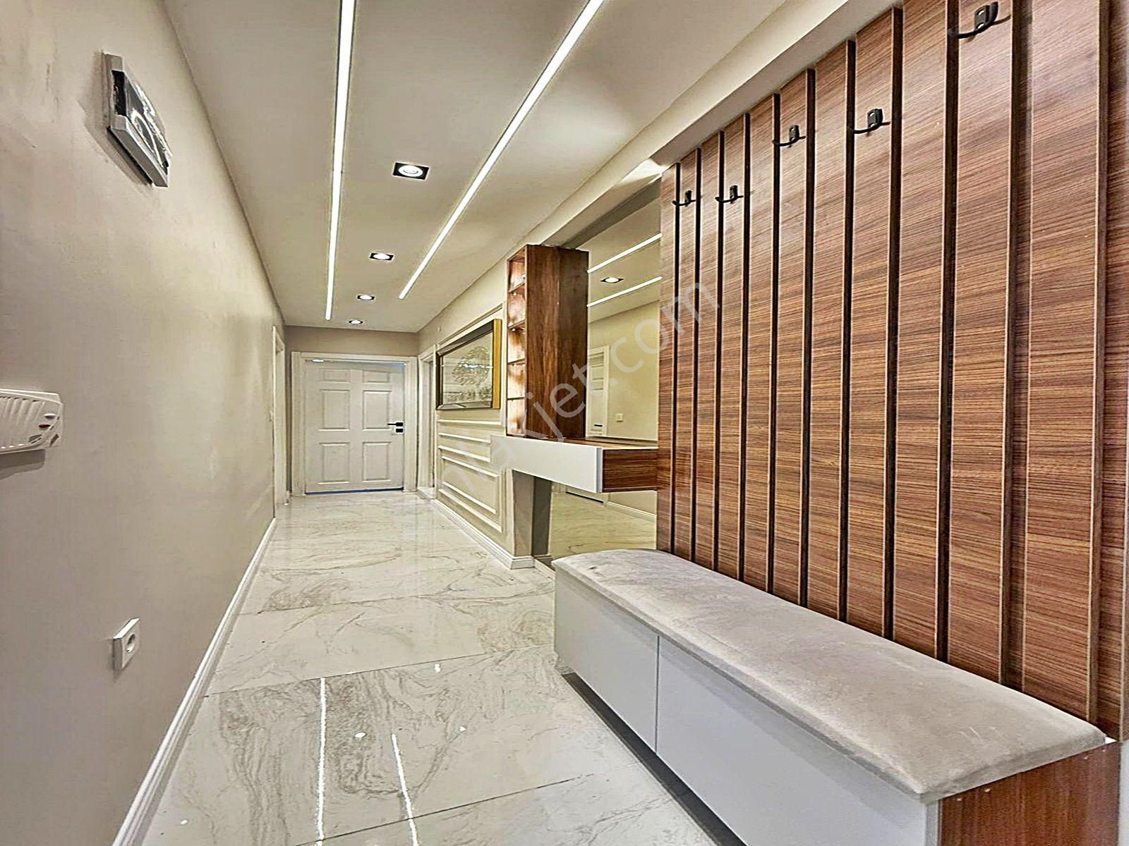 Beylikdüzü Kavaklı'da Bahçeli 2+1 Ultra Lüks Dekorlu Giriş Kat Daire !!! - Görsel 17