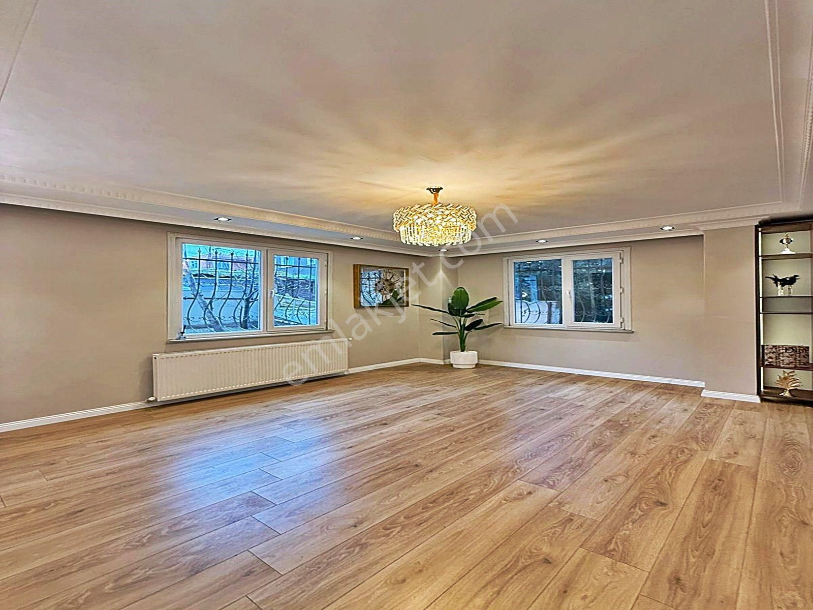 Beylikdüzü Kavaklı'da Bahçeli 2+1 Ultra Lüks Dekorlu Giriş Kat Daire !!! - Görsel 2