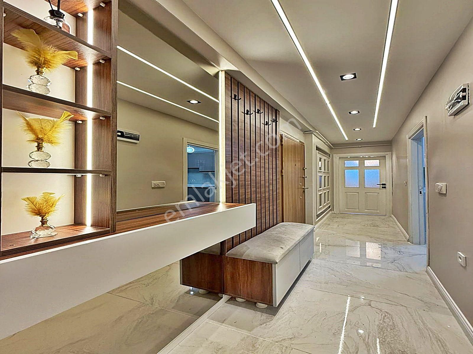 Beylikdüzü Kavaklı'da Bahçeli 2+1 Ultra Lüks Dekorlu Giriş Kat Daire !!!