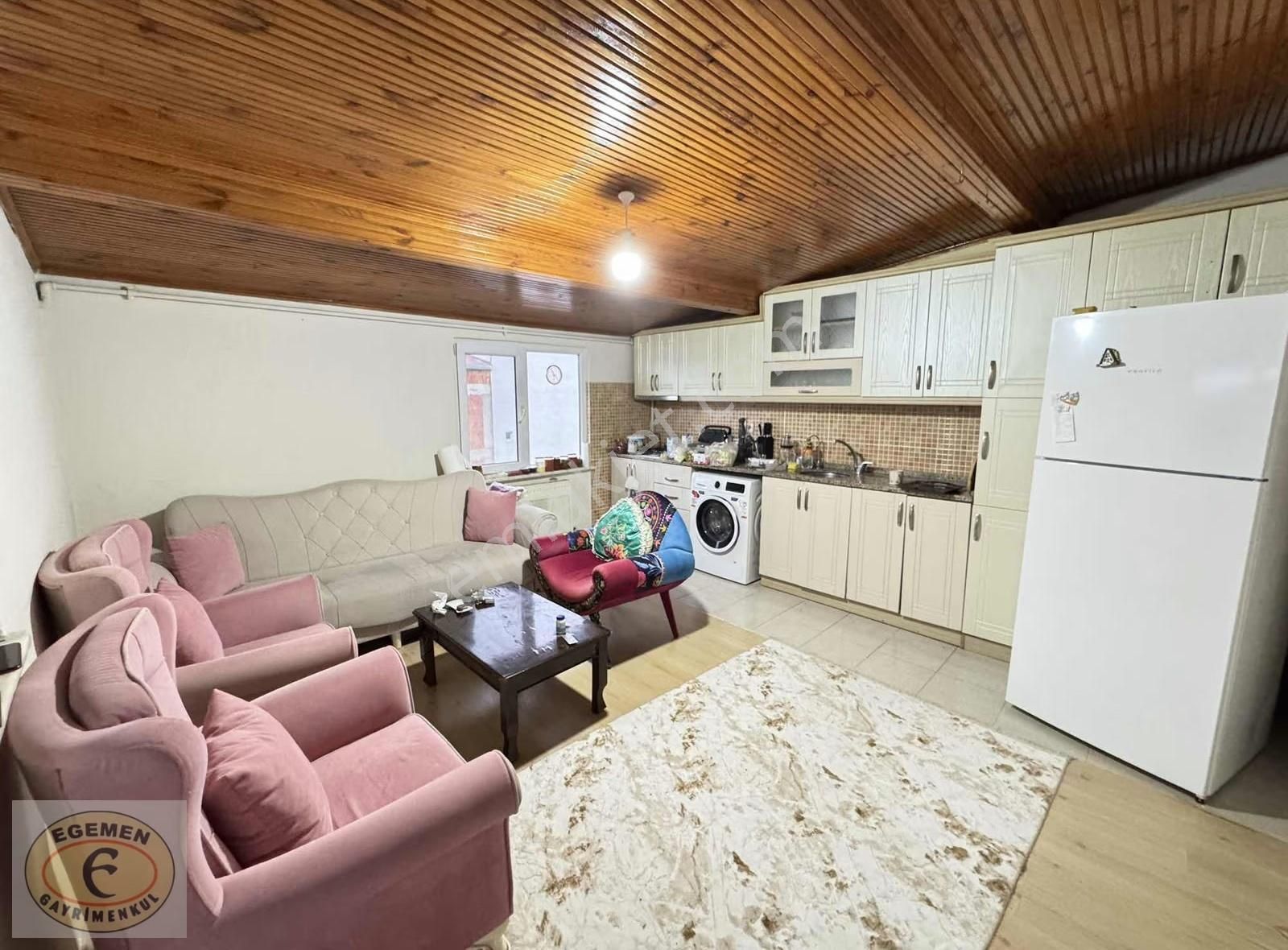 Sultanbeyli Turgut Reis'te 2+1 Geniş Çatıkatı Daire