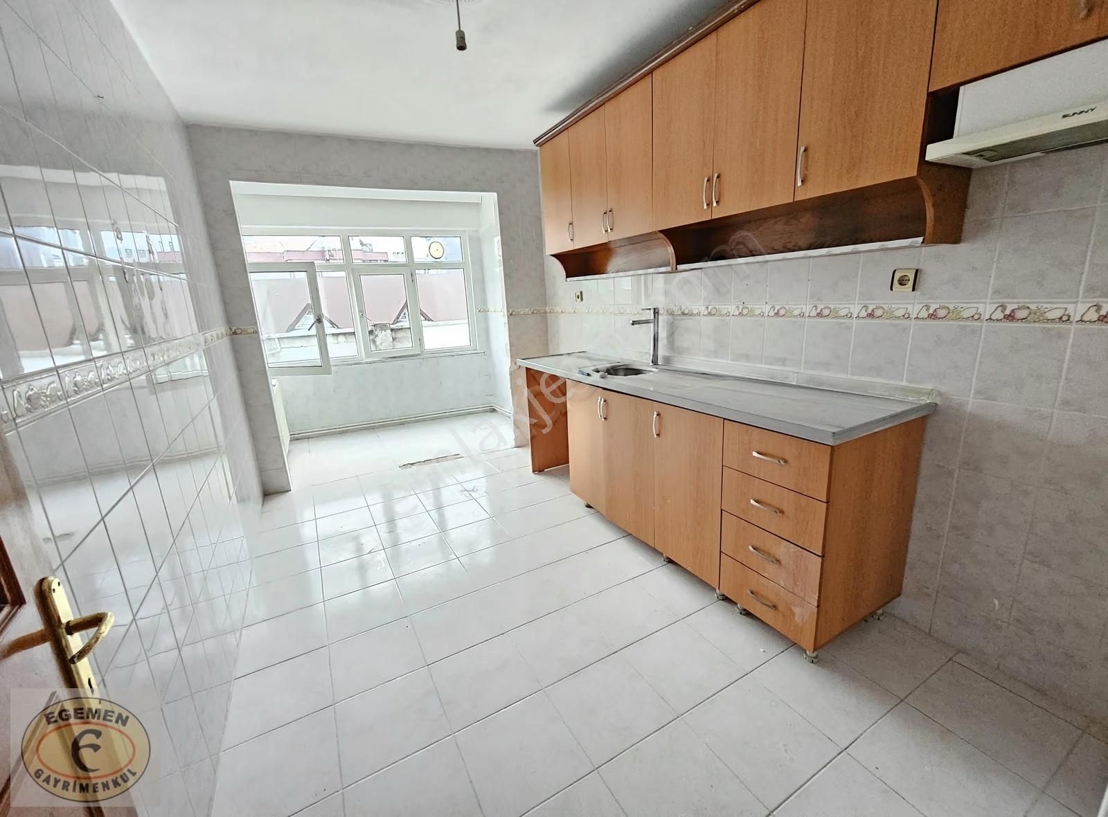 Ahmet Yesevi Mahallesinde 2+1 Cadde Üstü Kiralık Daire - Görsel 5