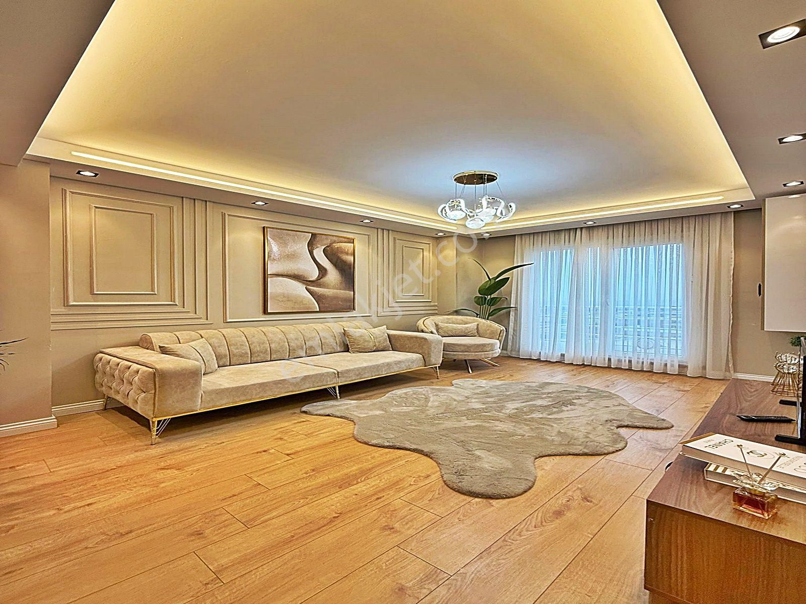 Göl Manzaralı Metrobüse Yürüme Mesafesinde 1+1 Full Eşyalı Lüks Daire !!!