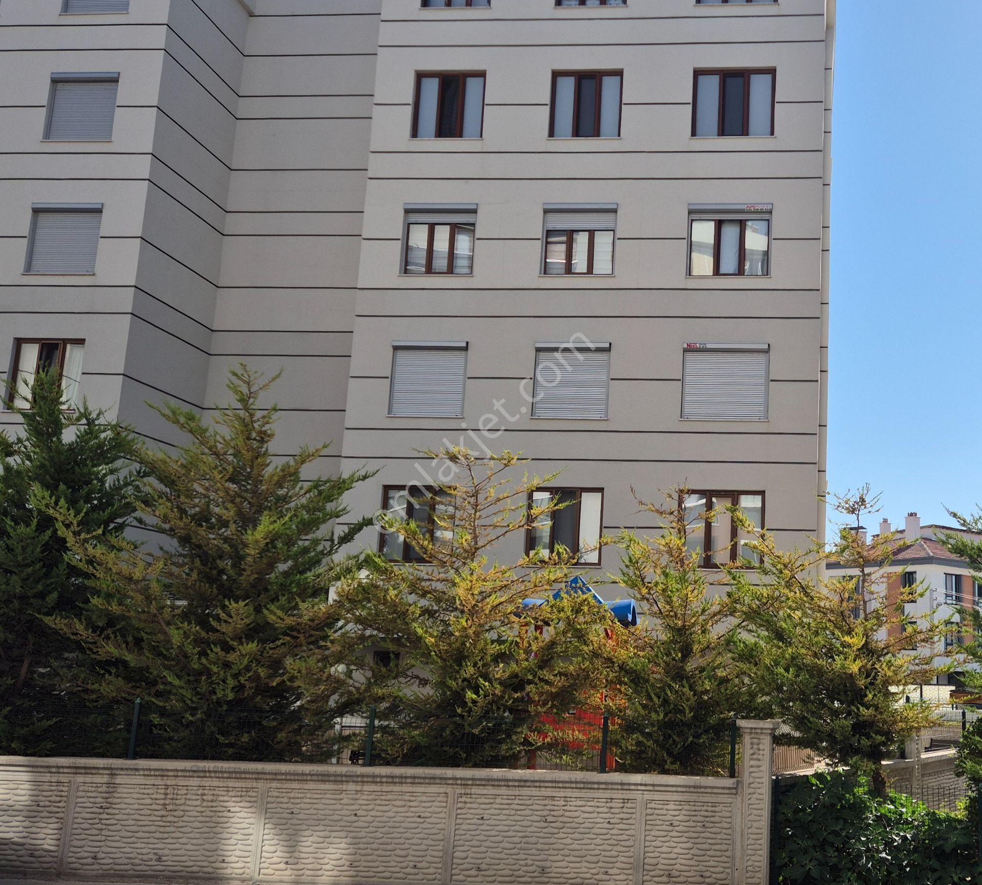 4+1 Ara Kat Bakımlı Daire