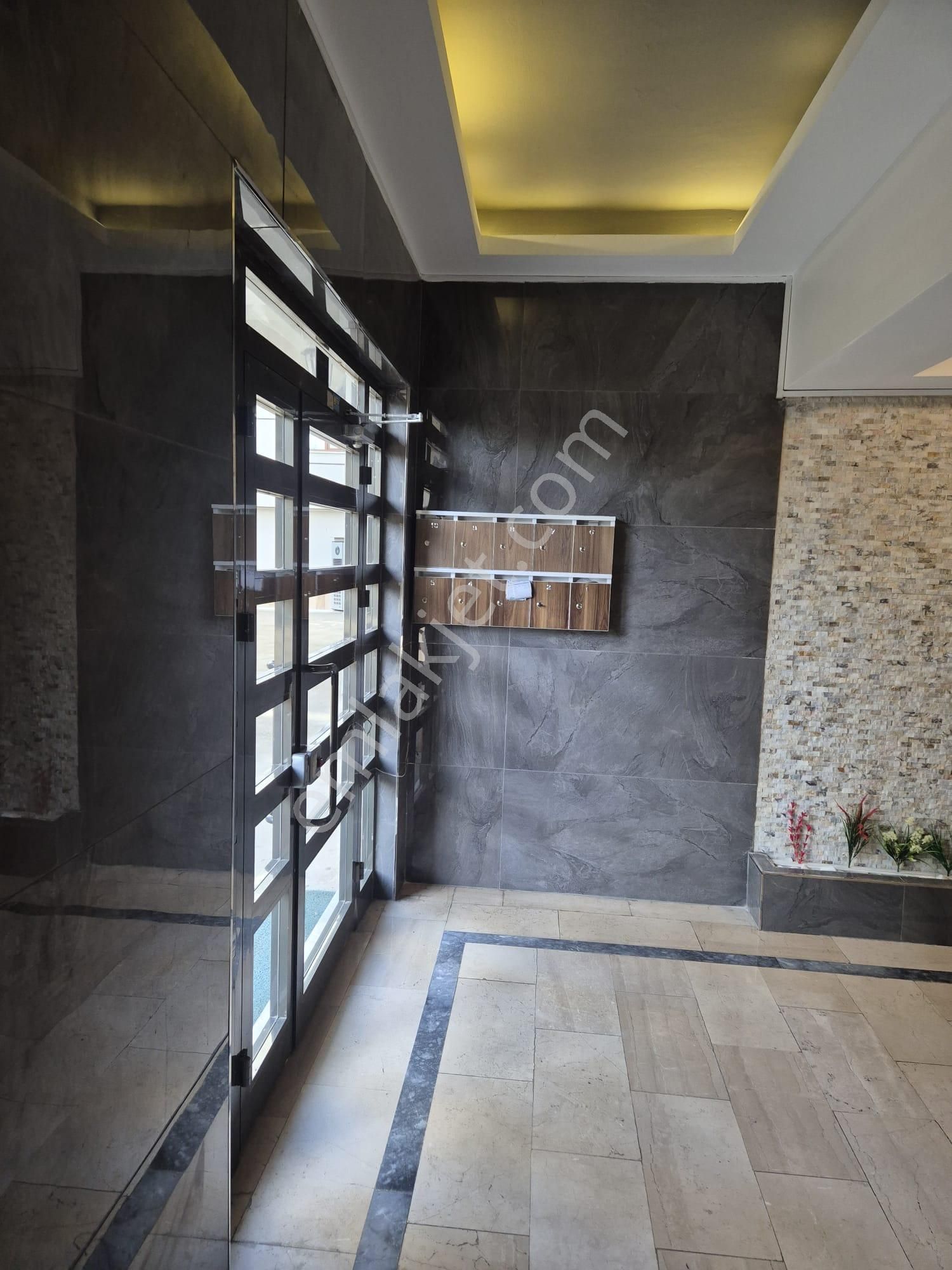 4+1 Ara Kat Bakımlı Daire - Görsel 6