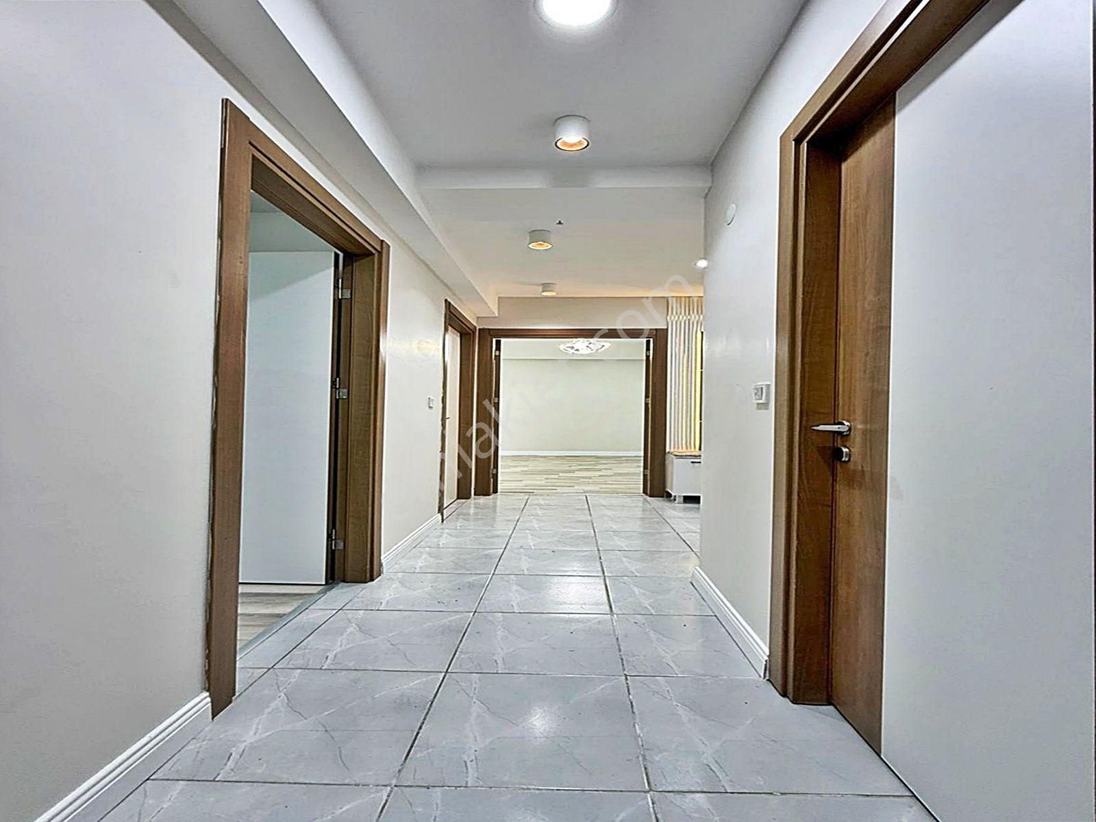 Merkezi Konumda Metrobüse Yakın Site İçinde 2+1 Lüks Daire !!! - Görsel 15