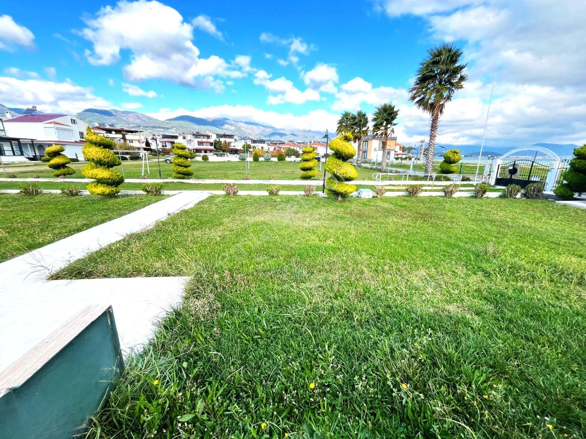 Tek Yetkili Aygül'den Güre'de Geniş Bahçe Peyzajlı Denize Sıfır Site İçinde Havuzlu 3+1satılık Villa - Görsel 31