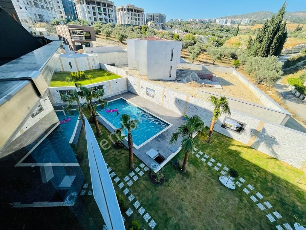 Kuşadası Ege Mahallesinde Elit Güvenlikli Havuzlu Otoparklı Sitede Arakat 3+1 Doğalgazlı - Görsel 17