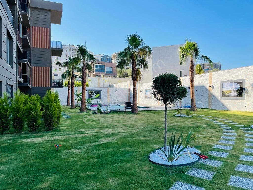 Kuşadası Ege Mahallesinde Elit Güvenlikli Havuzlu Otoparklı Sitede Arakat 3+1 Doğalgazlı - Görsel 5