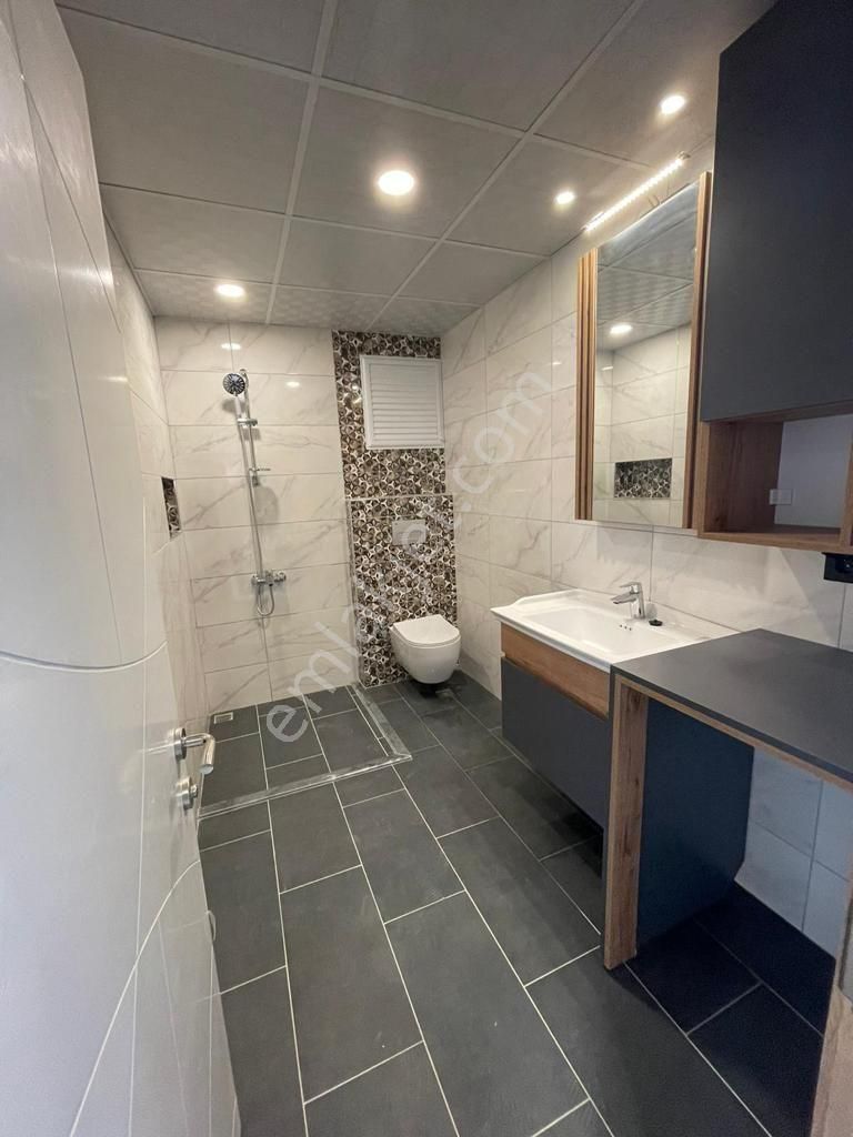 Kuşadası Ege Mahallesinde Elit Güvenlikli Havuzlu Otoparklı Sitede Arakat 3+1 Doğalgazlı - Görsel 22