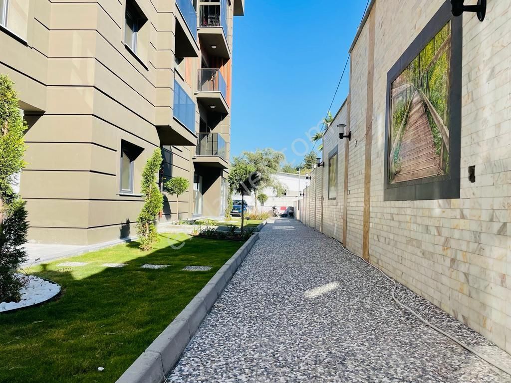 Kuşadası Ege Mahallesinde Elit Güvenlikli Havuzlu Otoparklı Sitede Arakat 3+1 Doğalgazlı - Görsel 15