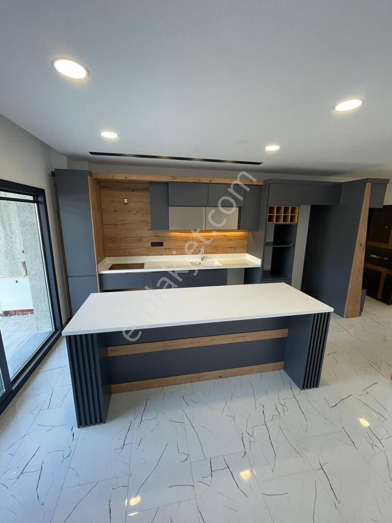 Kuşadası Ege Mahallesinde Elit Güvenlikli Havuzlu Otoparklı Sitede Arakat 3+1 Doğalgazlı - Görsel 21