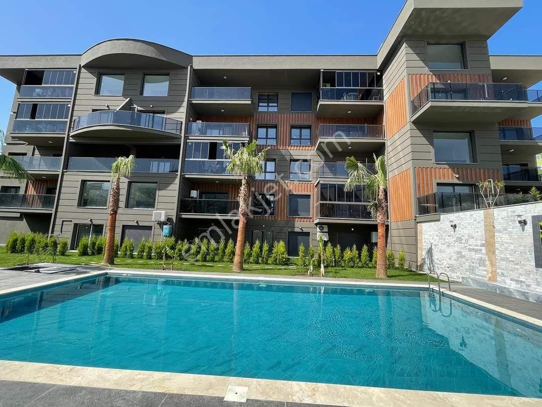 Kuşadası Ege Mahallesinde Elit Güvenlikli Havuzlu Otoparklı Sitede Arakat 3+1 Doğalgazlı - Görsel 3