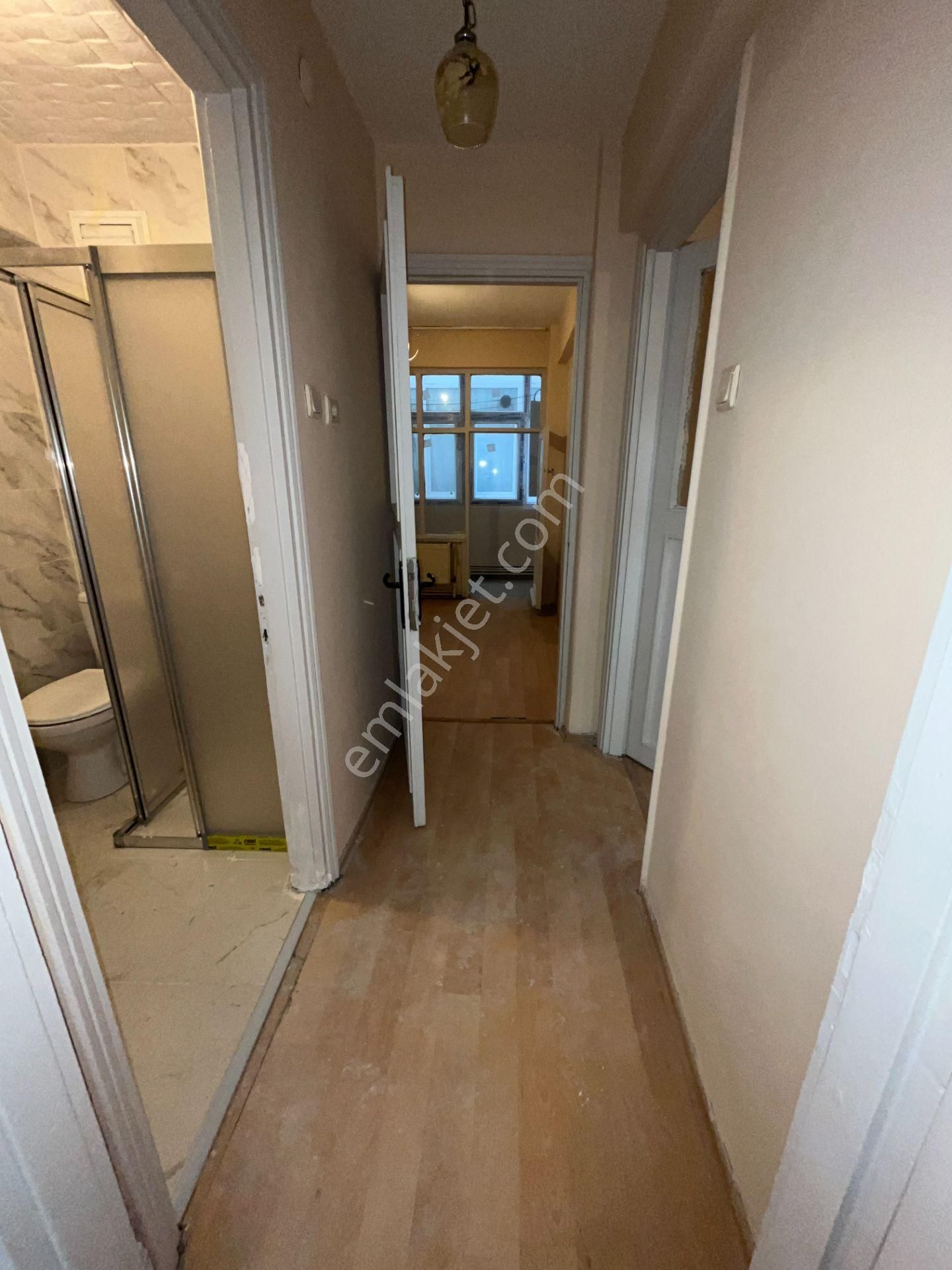 Metroya 7 Dakika! Banyo Ve Mutfağı Yenilenmiş Boyalı Kiralık 2+1 - Görsel 13