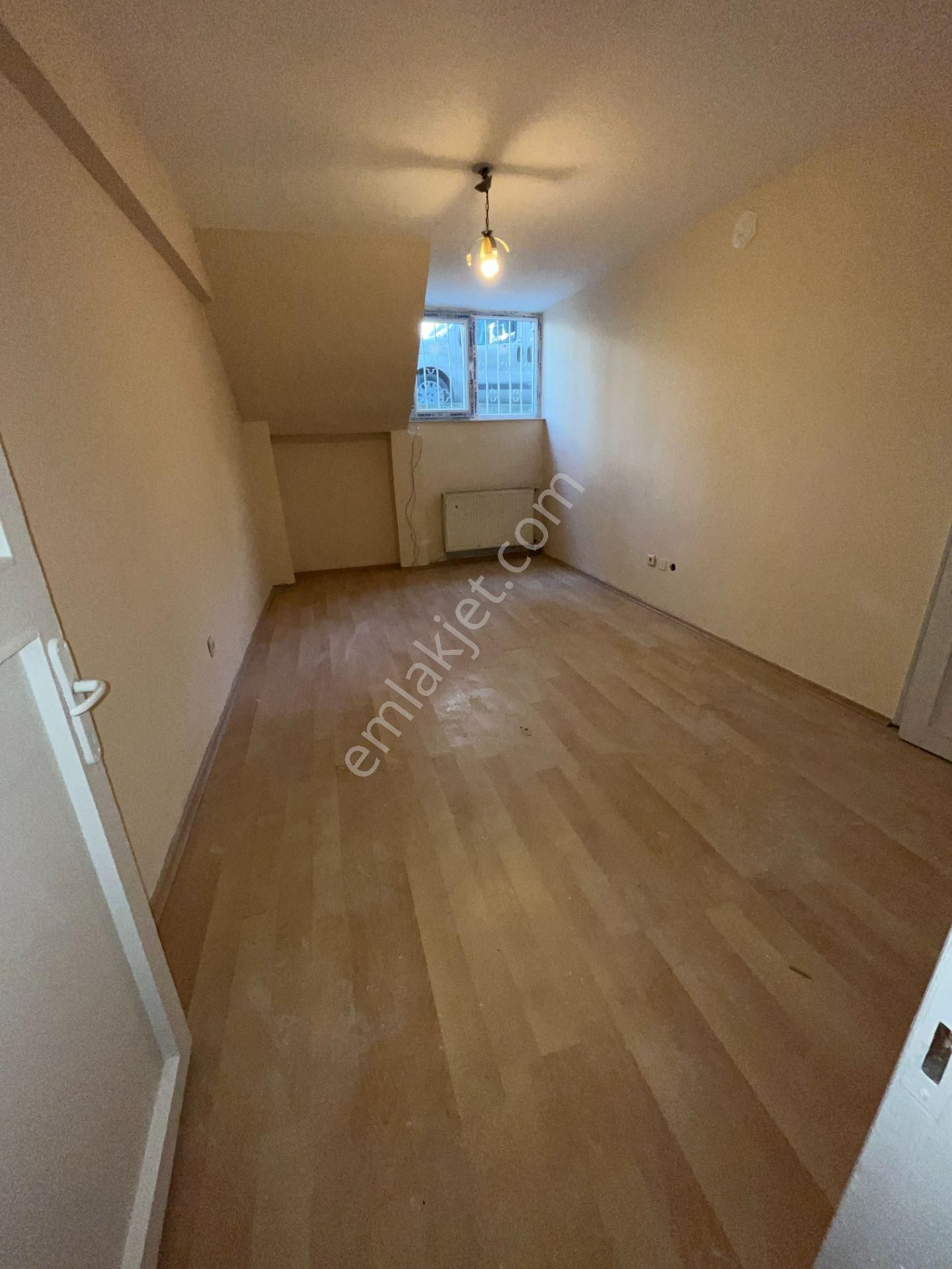 Metroya 7 Dakika! Banyo Ve Mutfağı Yenilenmiş Boyalı Kiralık 2+1 - Görsel 8