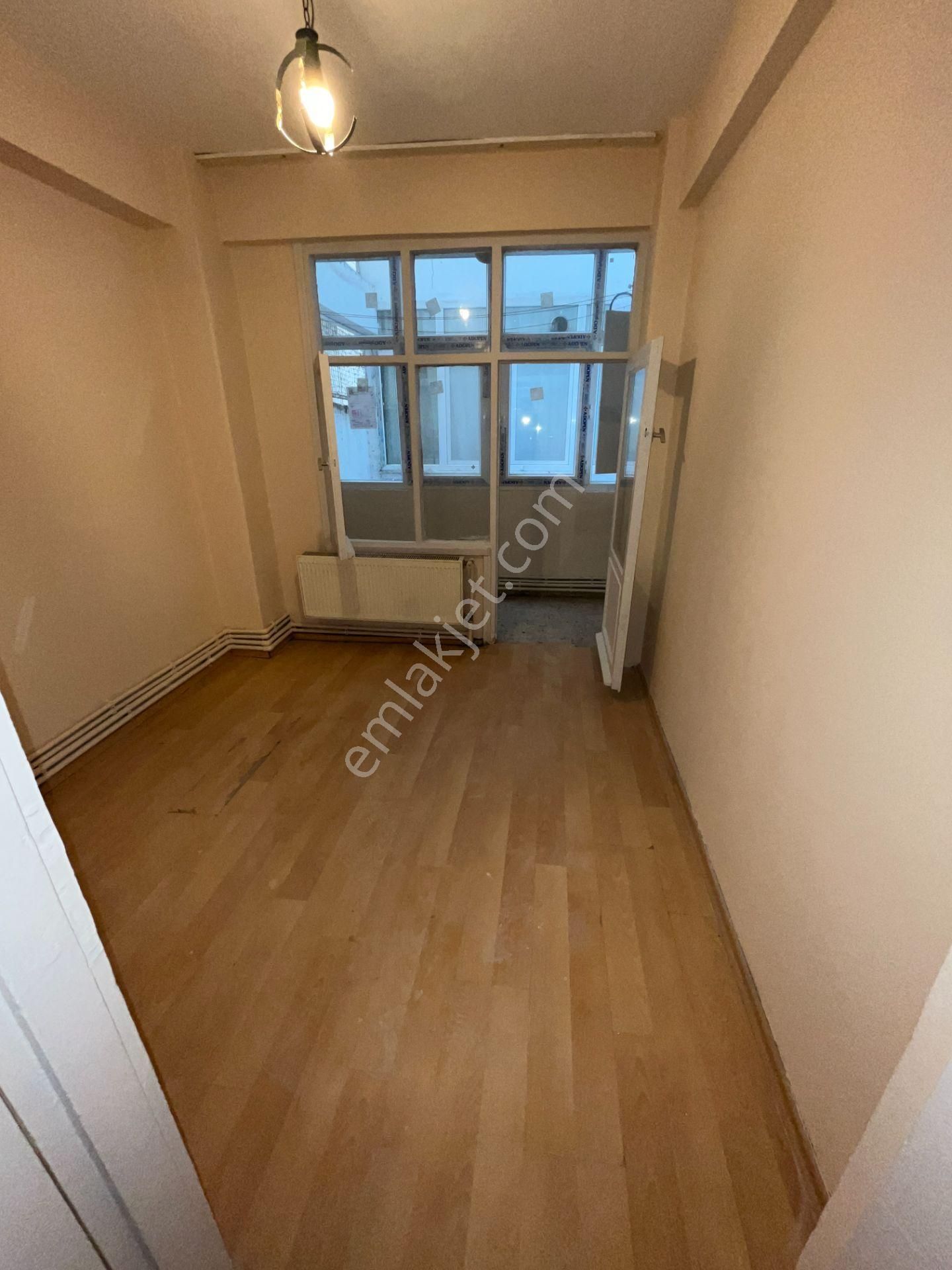 Metroya 7 Dakika! Banyo Ve Mutfağı Yenilenmiş Boyalı Kiralık 2+1 - Görsel 16