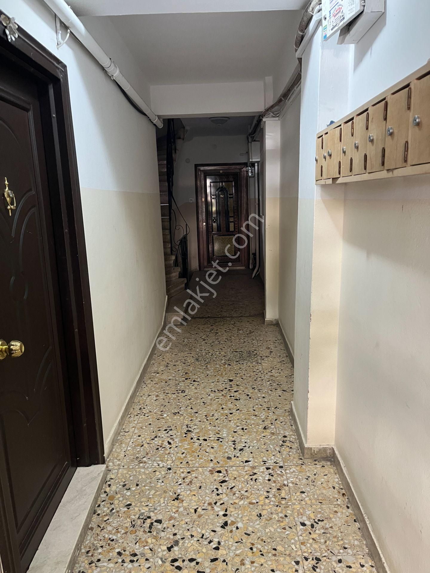 Metroya 7 Dakika! Banyo Ve Mutfağı Yenilenmiş Boyalı Kiralık 2+1 - Görsel 3