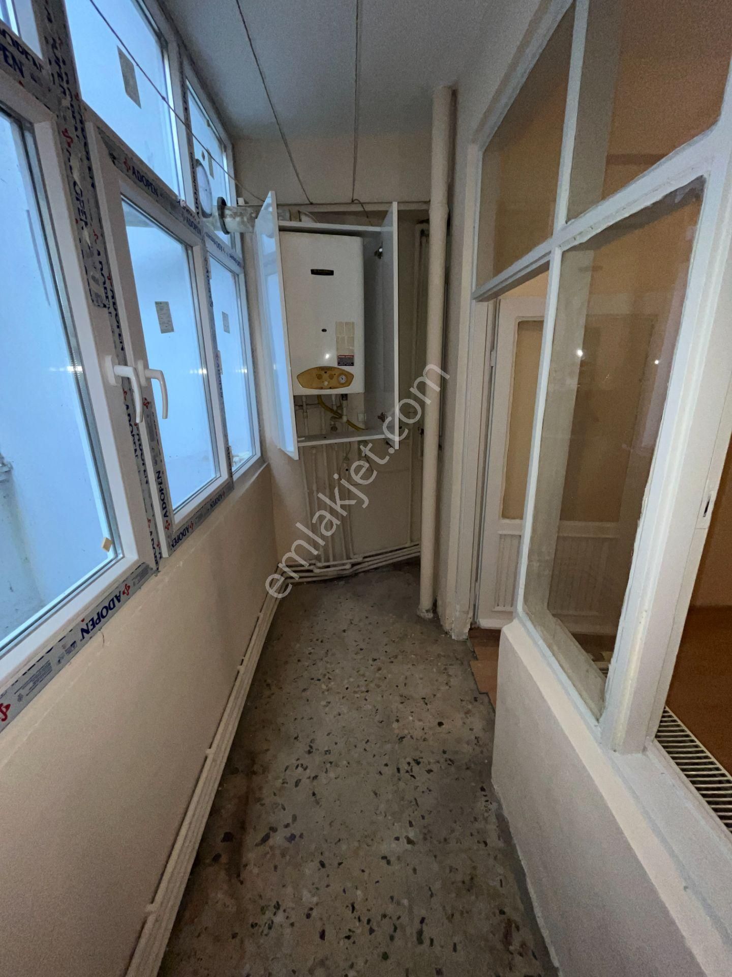 Metroya 7 Dakika! Banyo Ve Mutfağı Yenilenmiş Boyalı Kiralık 2+1 - Görsel 19