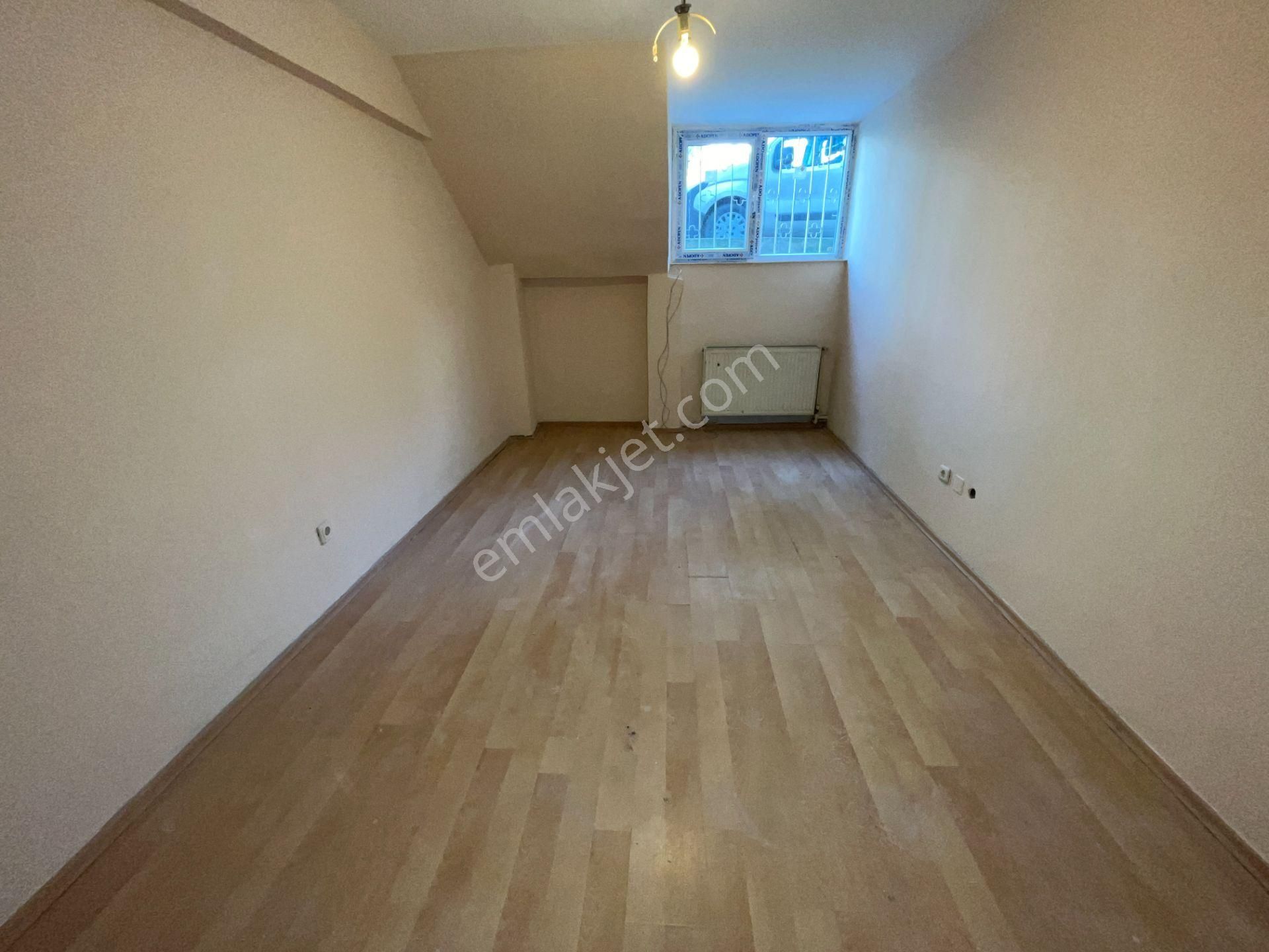 Metroya 7 Dakika! Banyo Ve Mutfağı Yenilenmiş Boyalı Kiralık 2+1 - Görsel 9