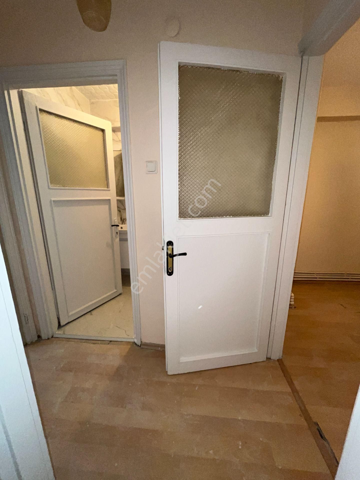 Metroya 7 Dakika! Banyo Ve Mutfağı Yenilenmiş Boyalı Kiralık 2+1 - Görsel 11