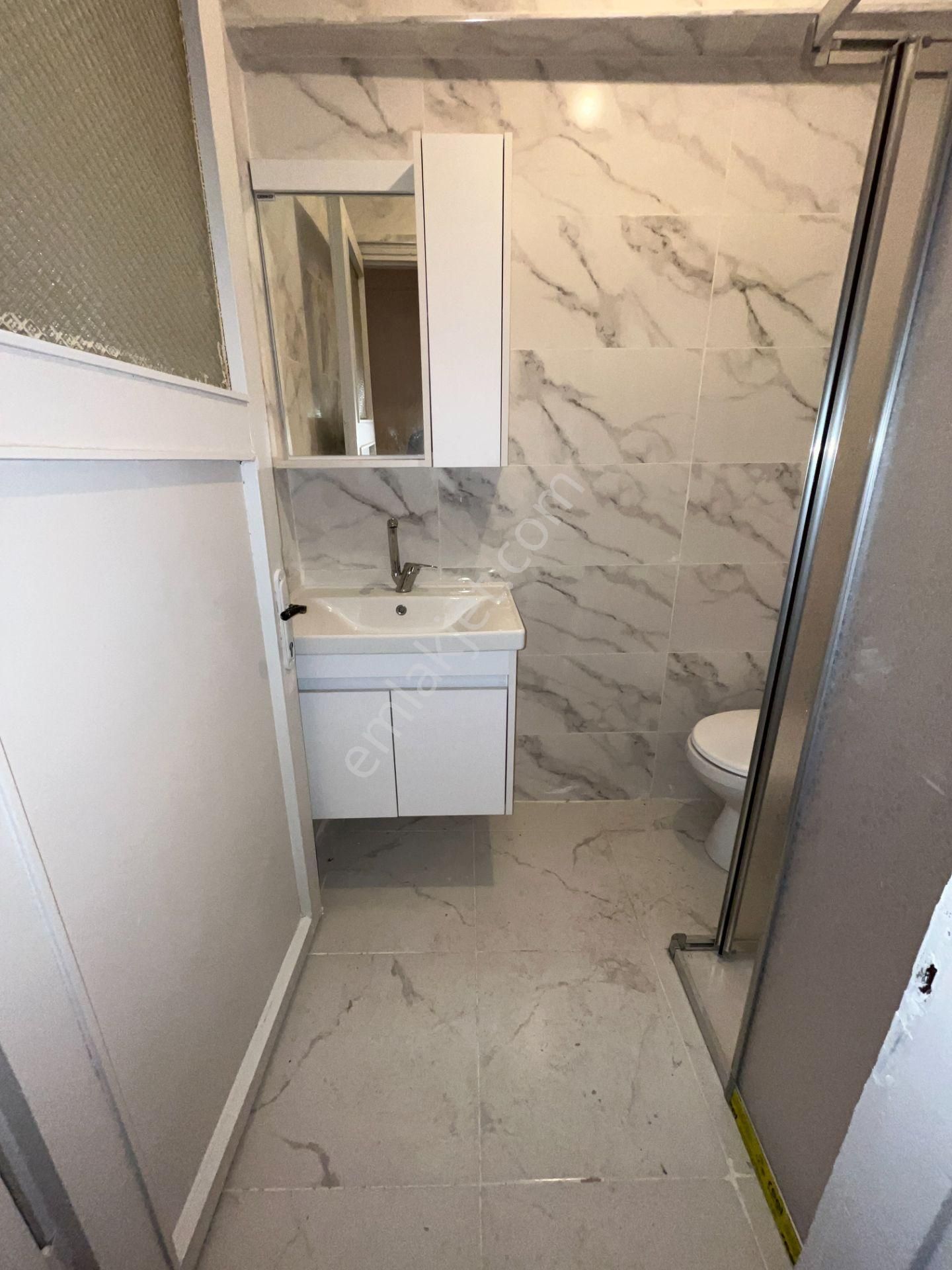 Metroya 7 Dakika! Banyo Ve Mutfağı Yenilenmiş Boyalı Kiralık 2+1 - Görsel 14