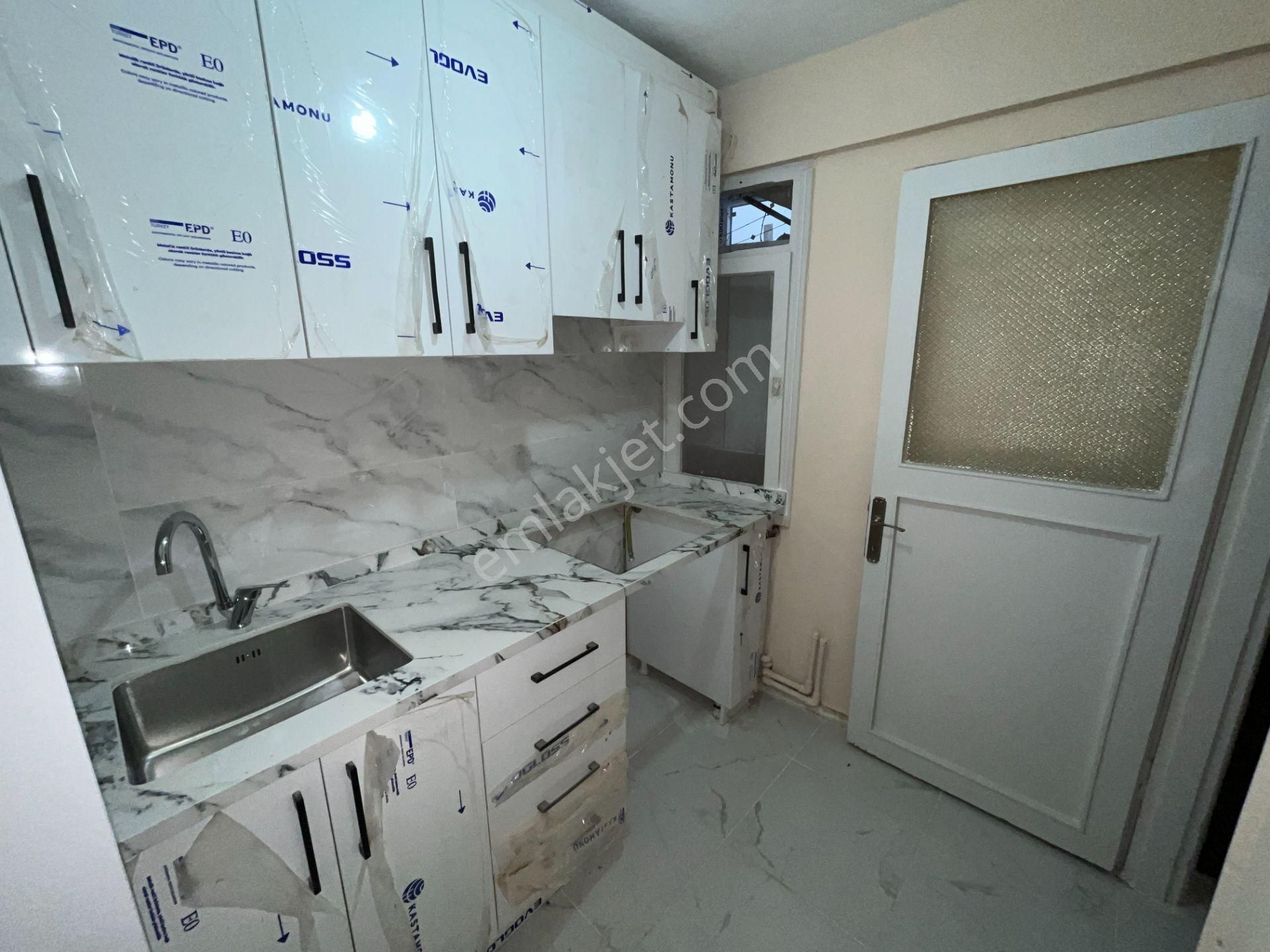 Metroya 7 Dakika! Banyo Ve Mutfağı Yenilenmiş Boyalı Kiralık 2+1 - Görsel 7