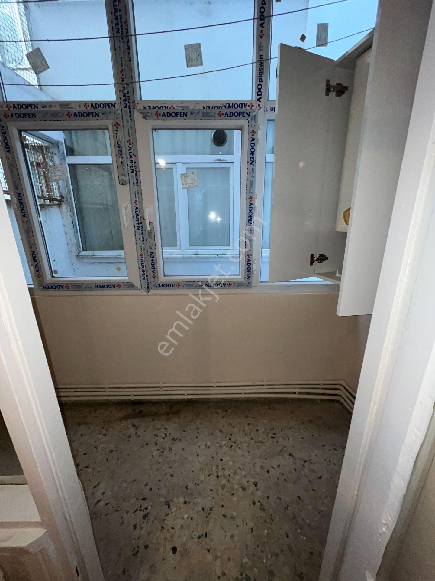 Metroya 7 Dakika! Banyo Ve Mutfağı Yenilenmiş Boyalı Kiralık 2+1 - Görsel 18