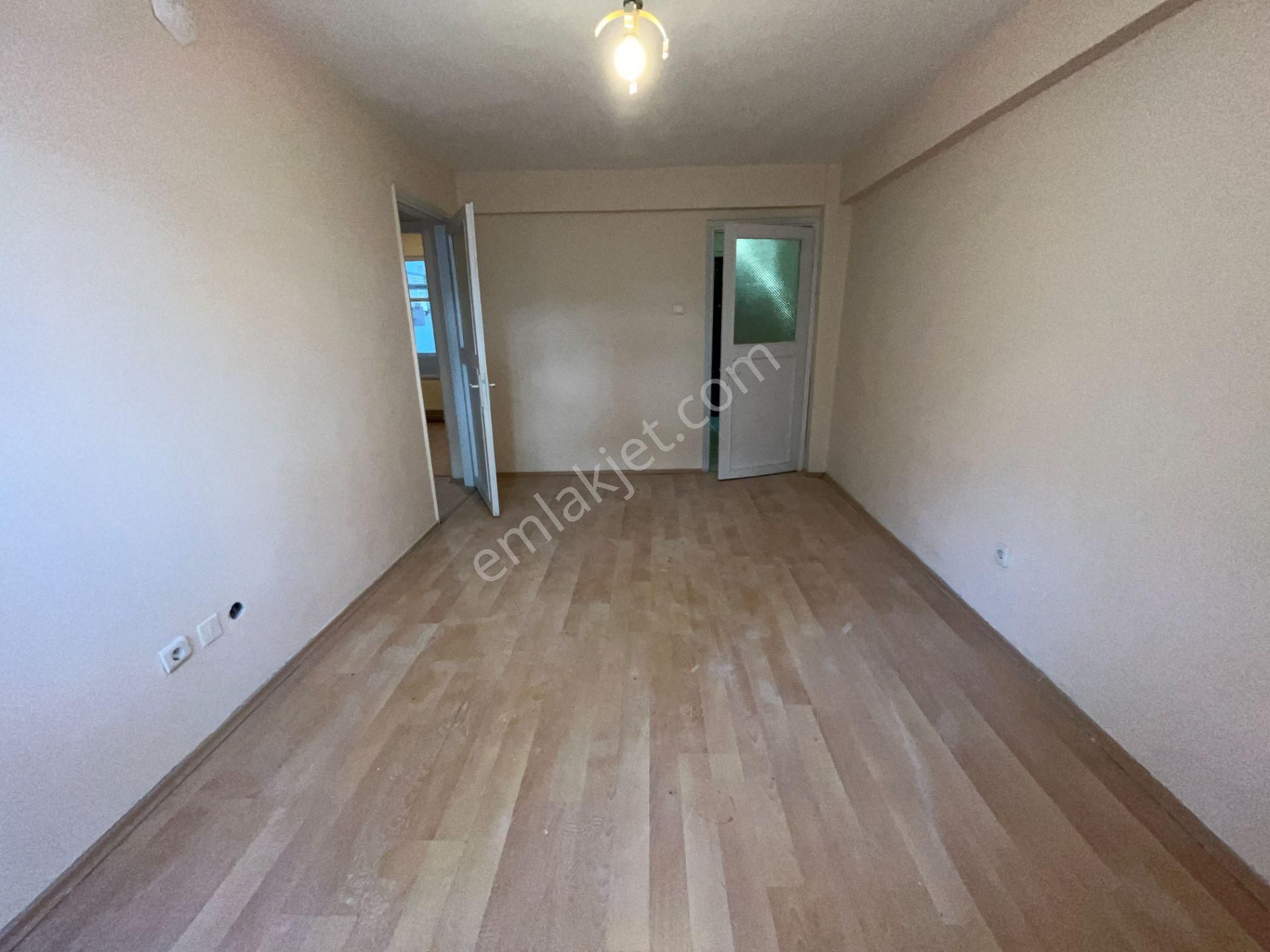 Metroya 7 Dakika! Banyo Ve Mutfağı Yenilenmiş Boyalı Kiralık 2+1 - Görsel 10