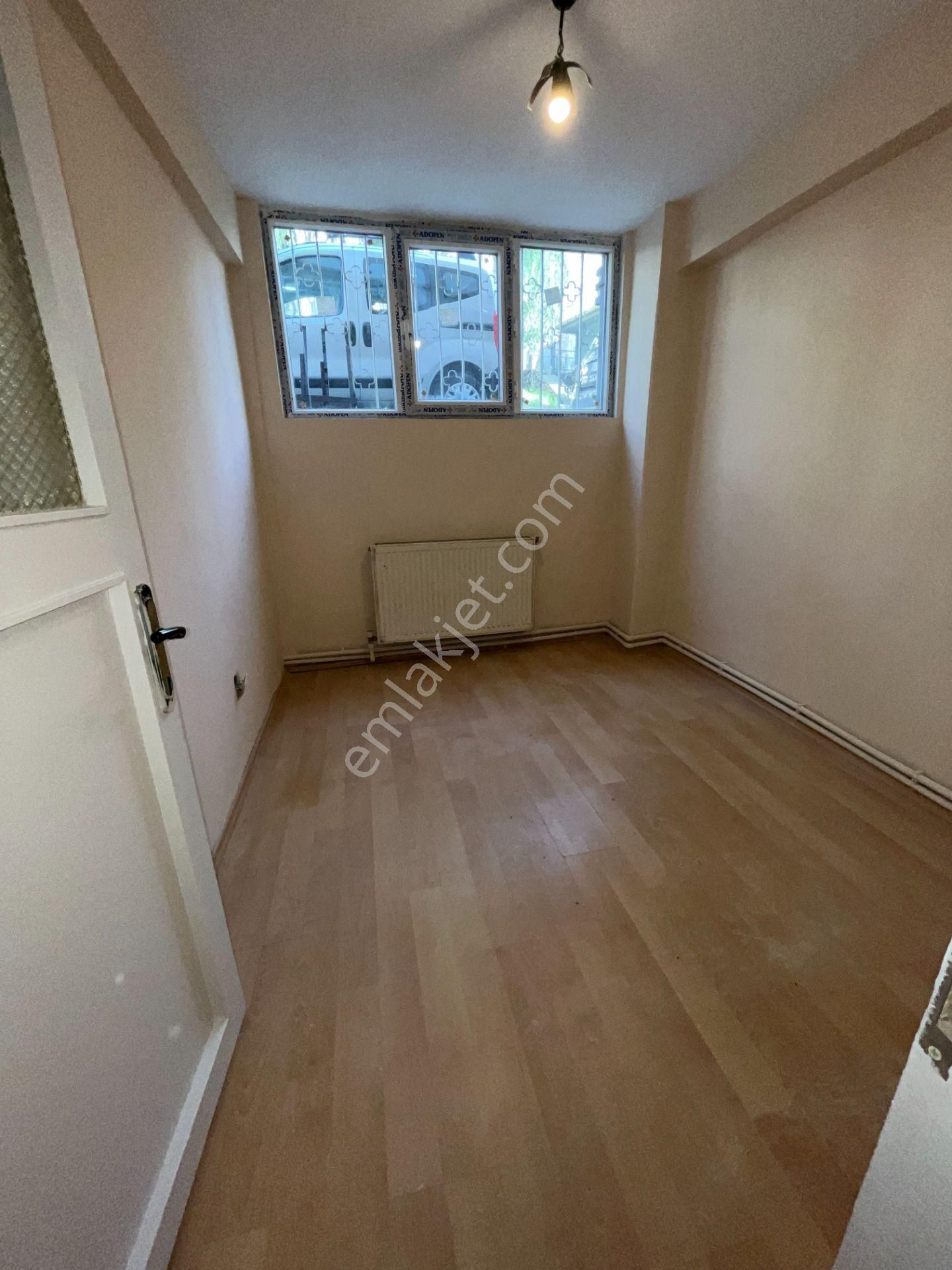 Metroya 7 Dakika! Banyo Ve Mutfağı Yenilenmiş Boyalı Kiralık 2+1 - Görsel 12