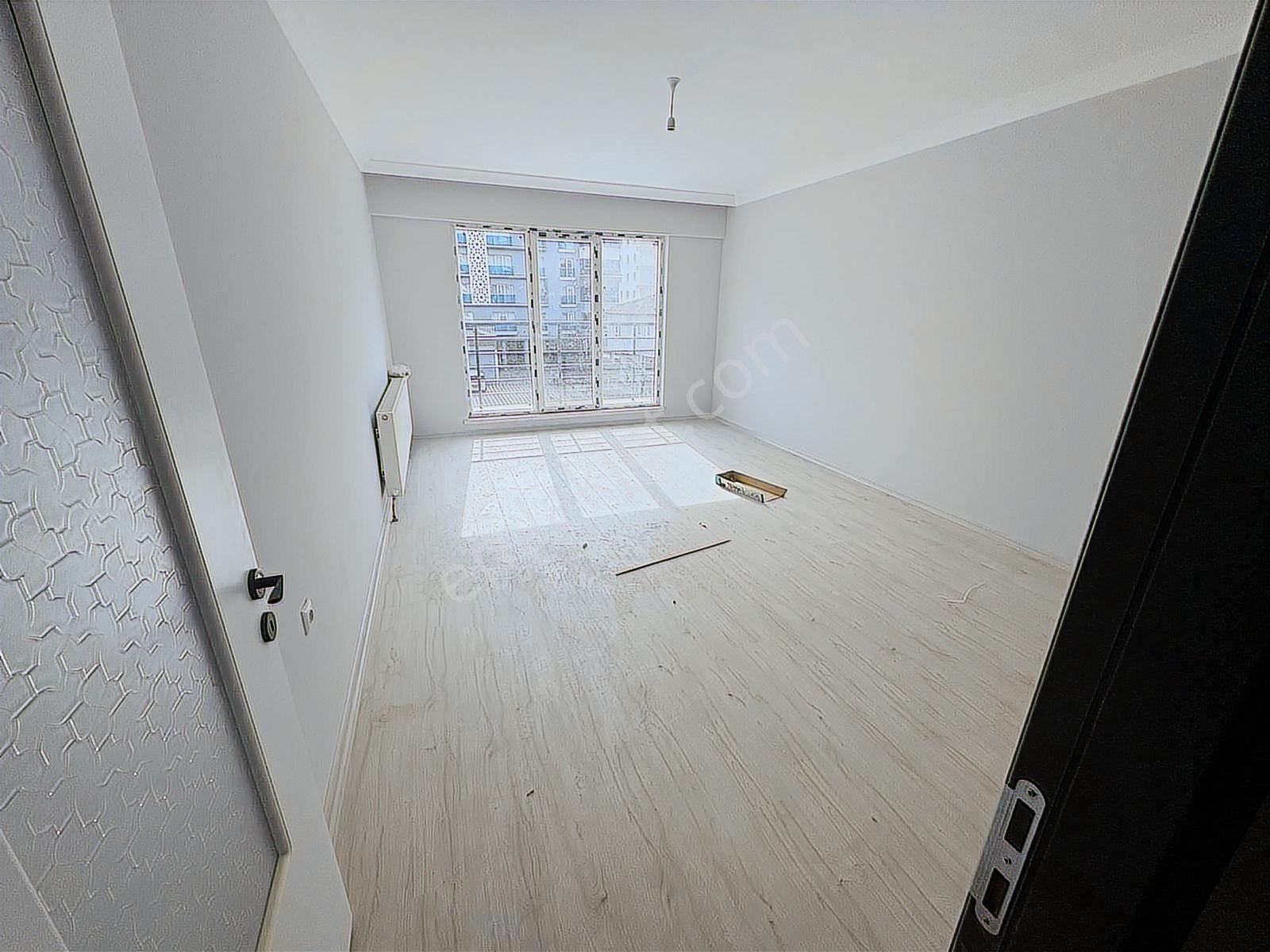 Yılmazer'den 1762 Cad Üzeri Vestiyer Duşkabin Takılı Öncephe 3+1