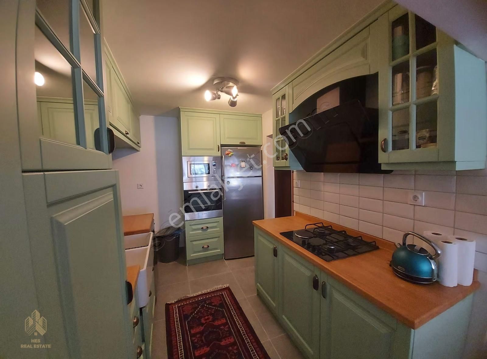 Hüsrev Gerede Caddesinde Satılık 3+1 Daire