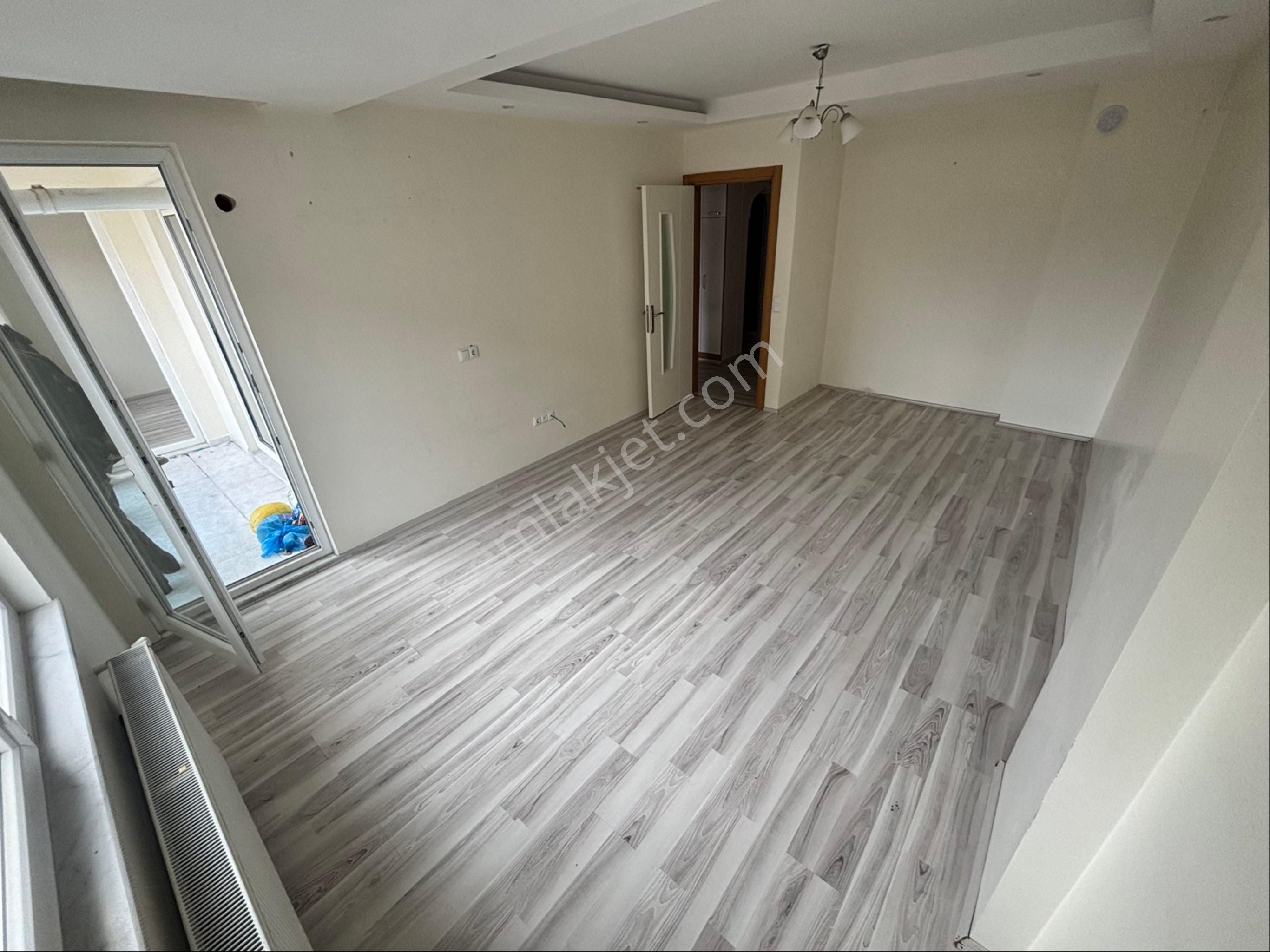 Karamanda Asansörlü Arakat 2+1 110 M2 10 Yıllık Satılık Daire - Görsel 3