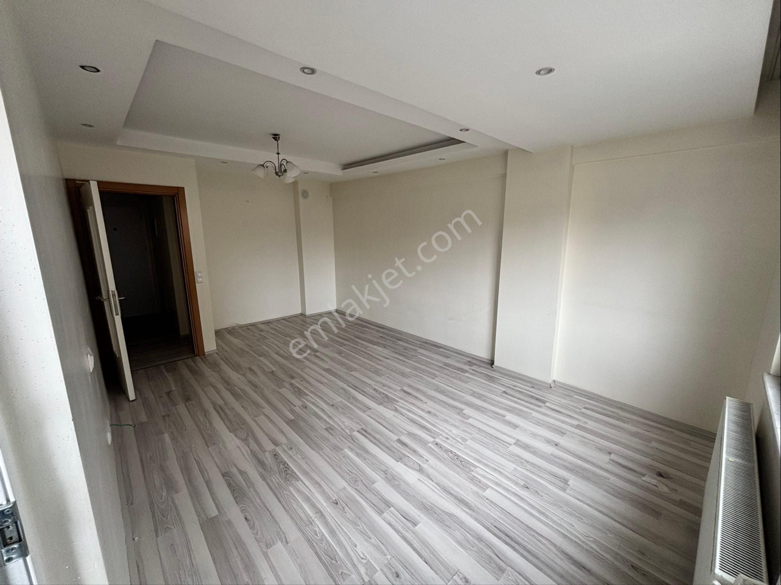 Karamanda Asansörlü Arakat 2+1 110 M2 10 Yıllık Satılık Daire - Görsel 2