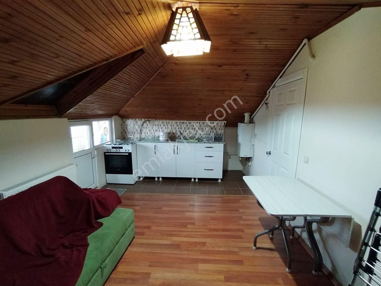 Mertcan Dan Uğurmumcu Mah Manzaralı 1+1 Çatı Katı Fırsat Kiralık