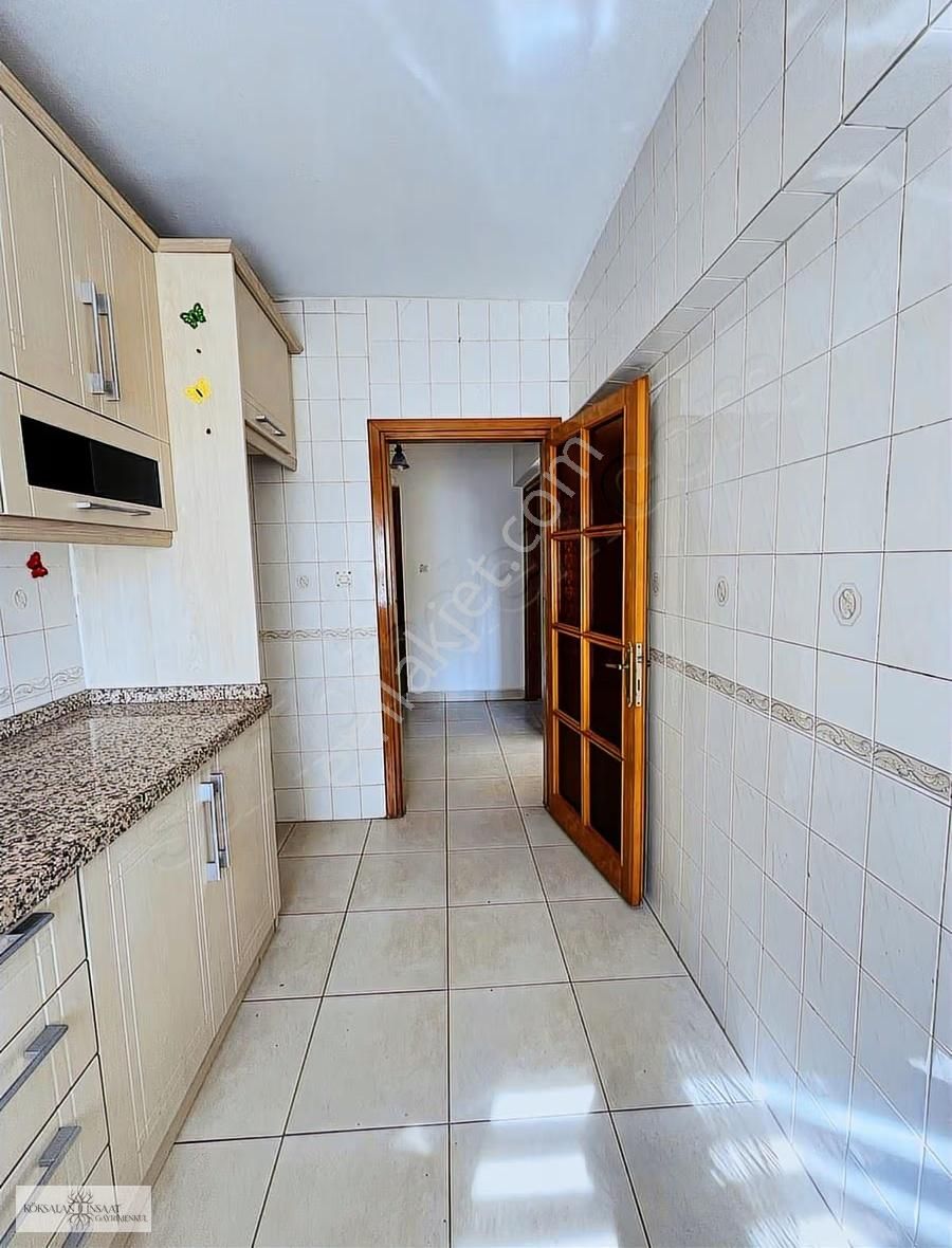 Köksalandan İçerenköy'de Site Özellikli Binada Ön Köşe 6. Kat - Görsel 31