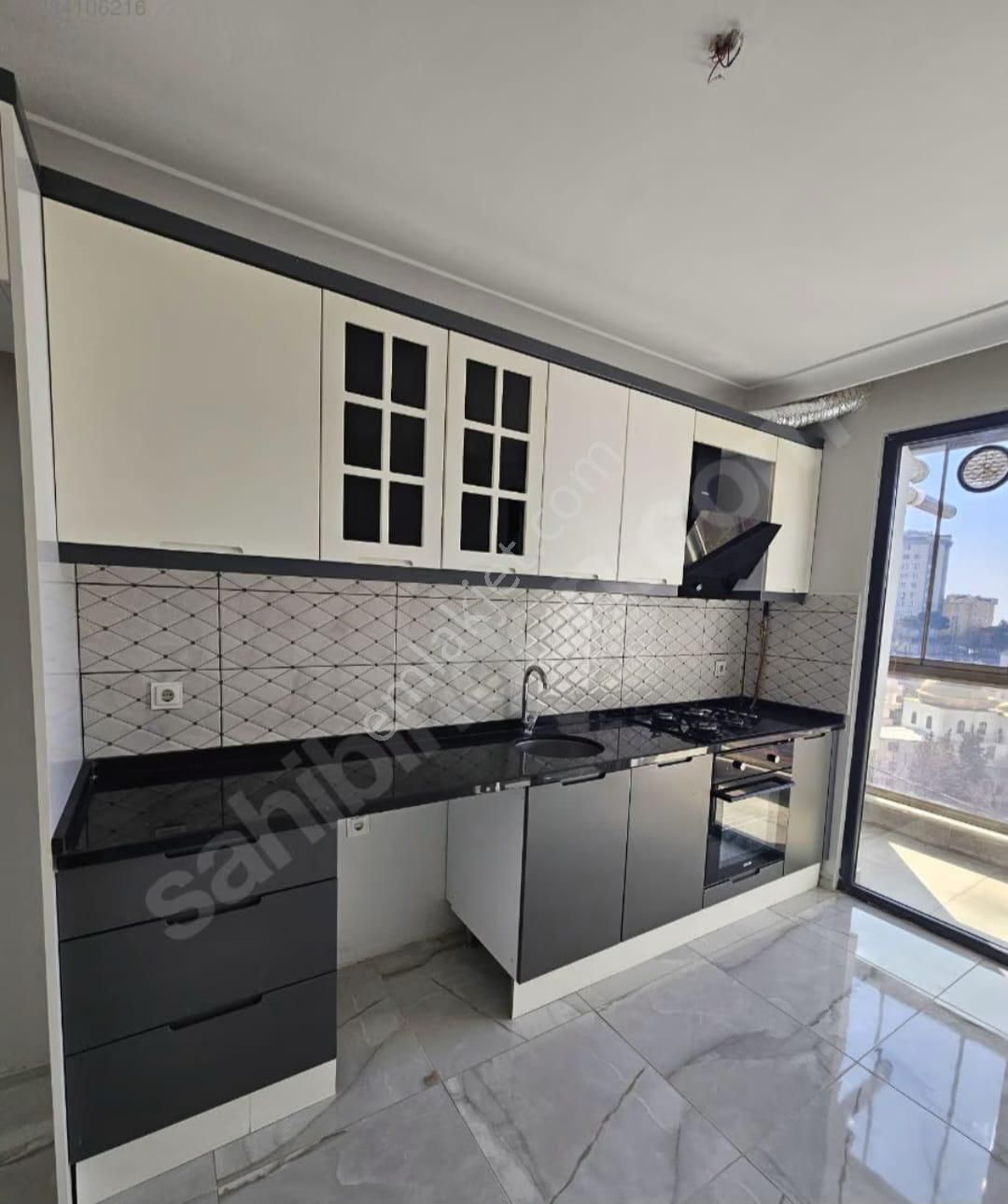 Mertcan Dan Yakacık Meydana Yürüme Site İçinde 3+1 İskanlı Fırsat