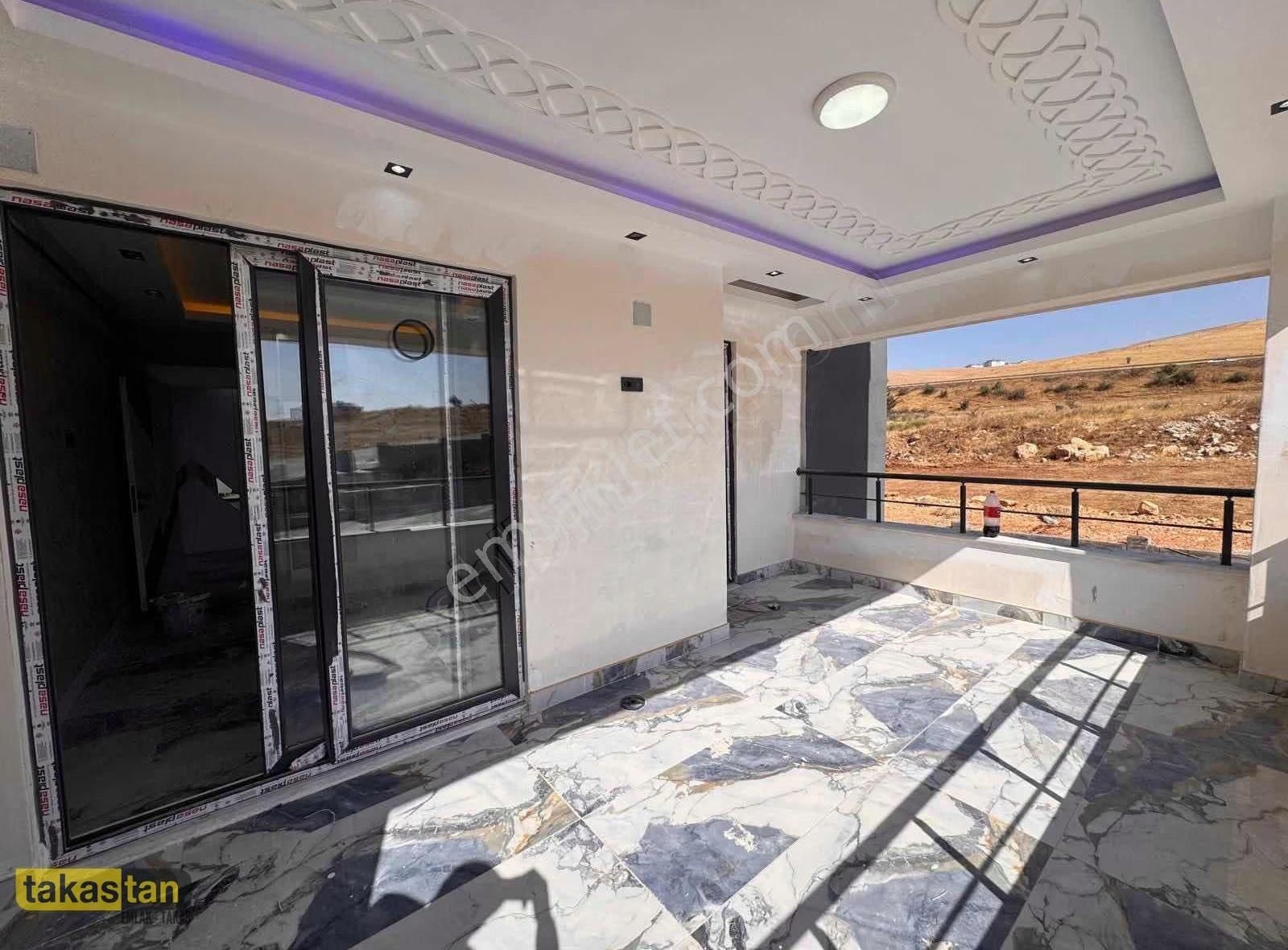 Belkıs Muhteşem Lokasyonlu Geniş Oturumlu Site İçi 3+1 Satılık - Görsel 2