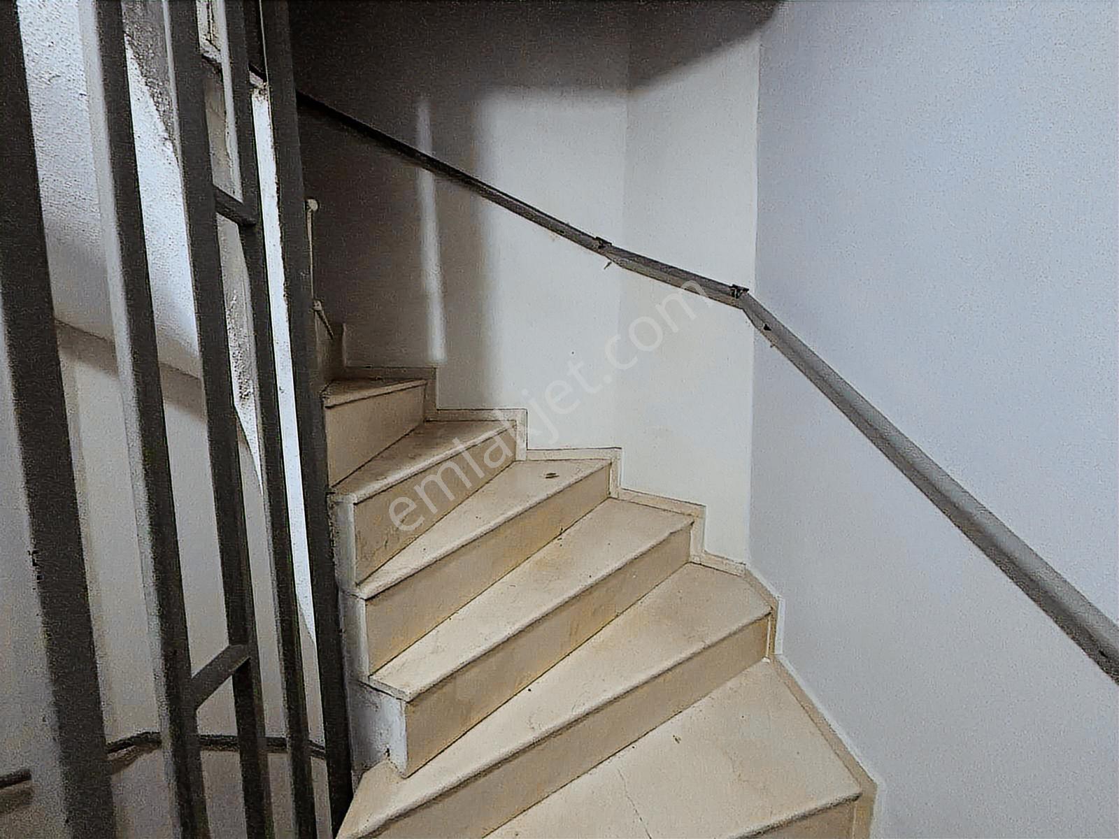 İzmir Bornova Kızılay Mah. Satılık 2+1 Bakımlı Daire - Görsel 11