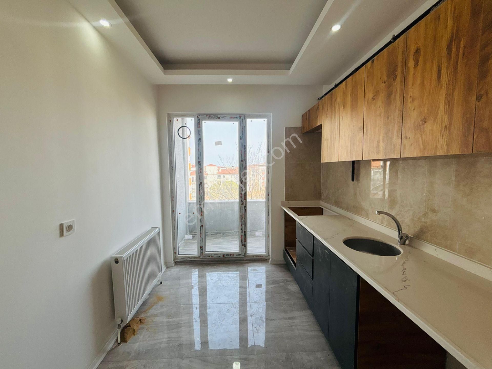 Güven'den Çerkezköy'de Merkezi Konumda Ara Kat Öncephe 2+1 Daire - Görsel 12