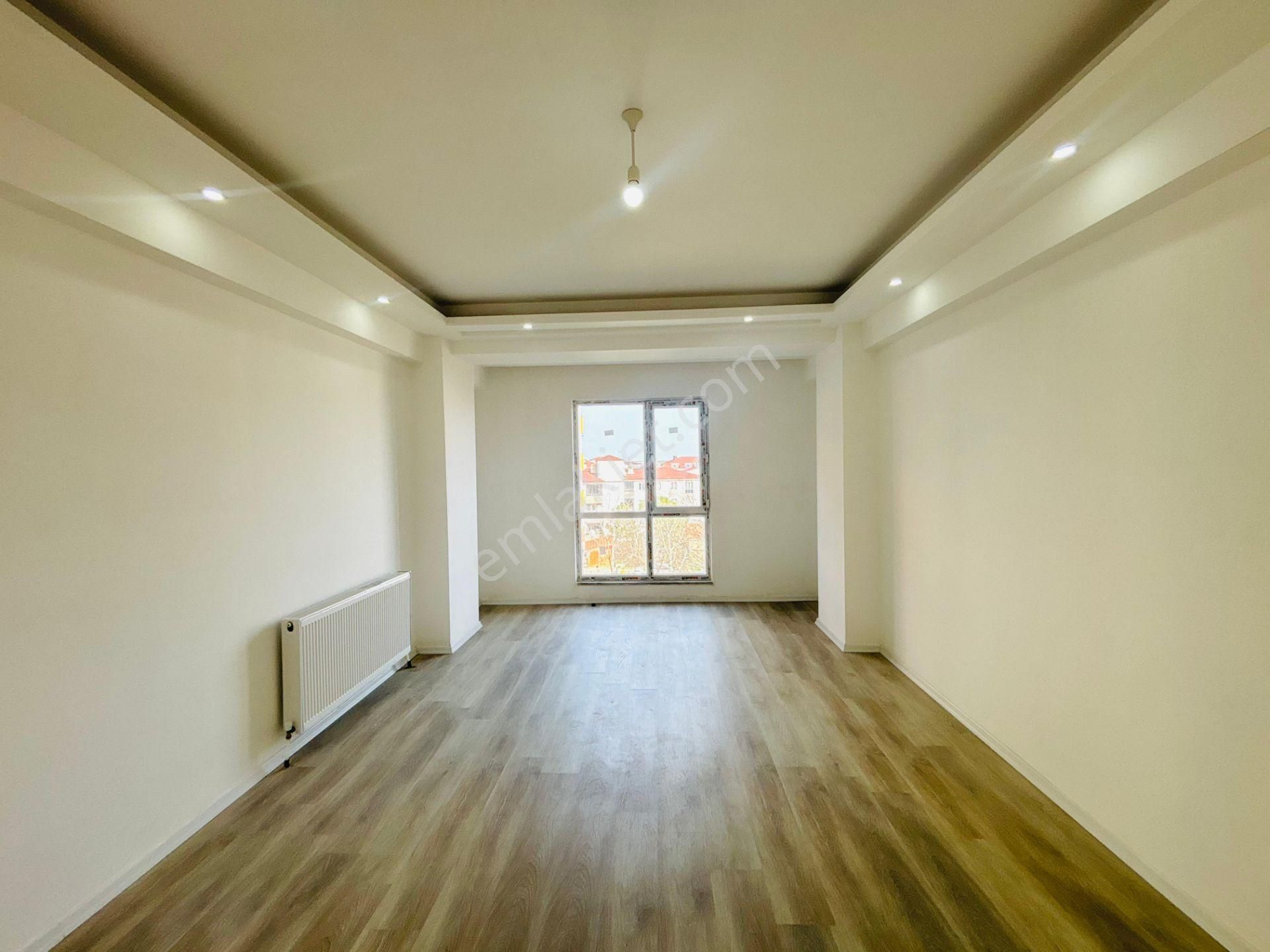 Güven'den Çerkezköy'de Merkezi Konumda Ara Kat Öncephe 2+1 Daire - Görsel 3