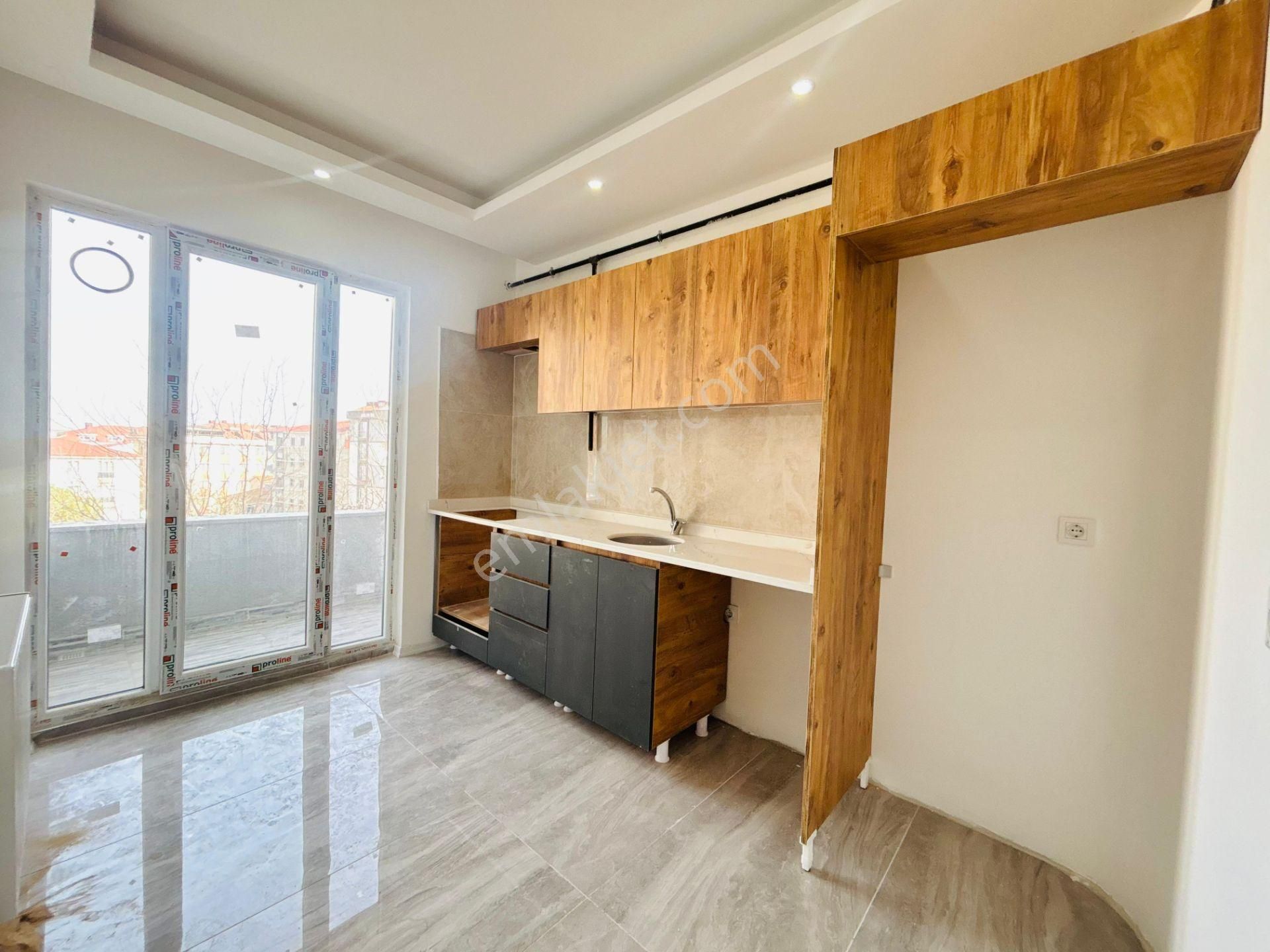 Güven'den Çerkezköy'de Merkezi Konumda Ara Kat Öncephe 2+1 Daire - Görsel 7